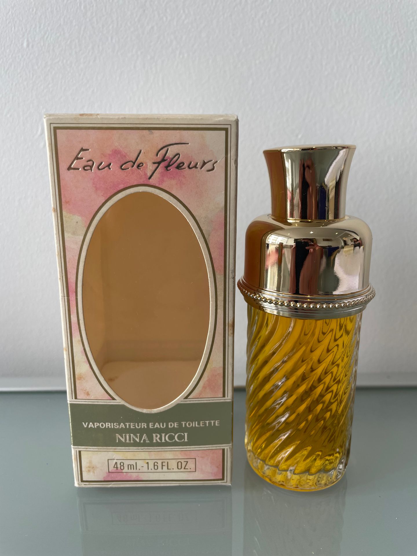 Null NINA RICCI "Eau de Fleurs" (Blumenwasser)



Goldener Zerstäuberflakon, PDO&hellip;