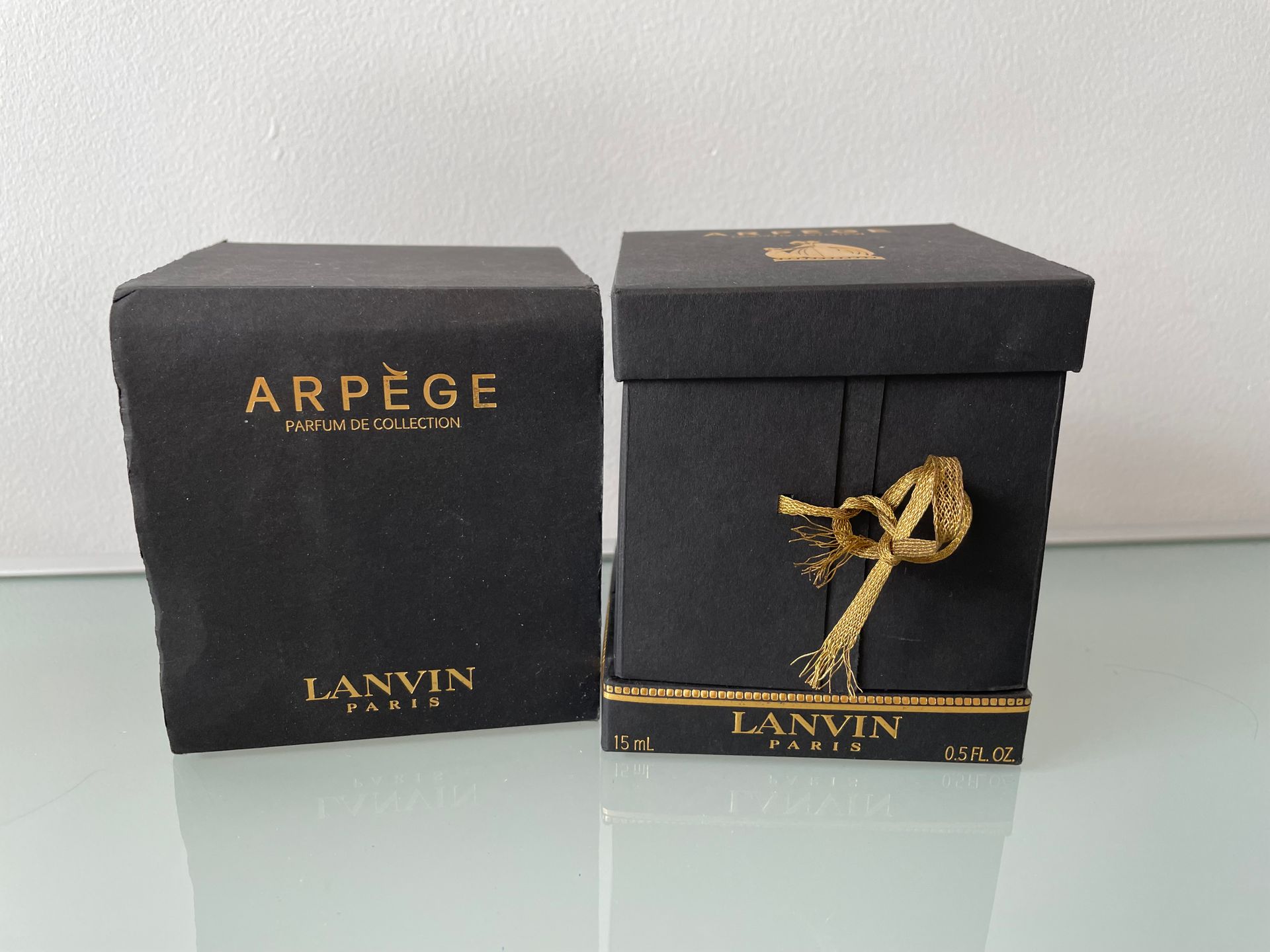 LANVIN « Arpège » 
 
Flacon modèle boule dorée, réédition du flacon 1ère période&hellip;