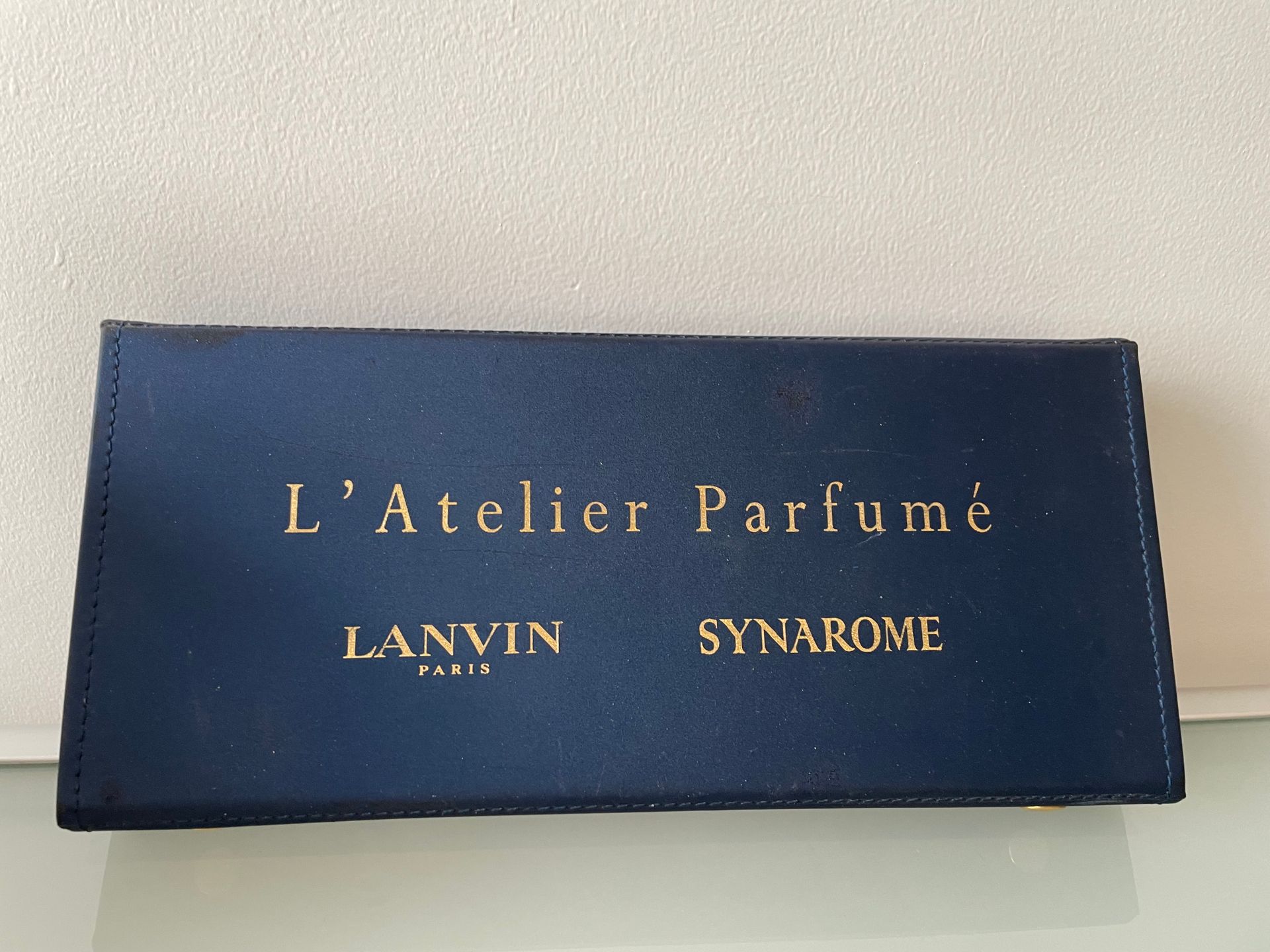Null LANVIN SYNAROME "L'Atelier Parfumé" pour devenir un nez…



Coffret contena&hellip;