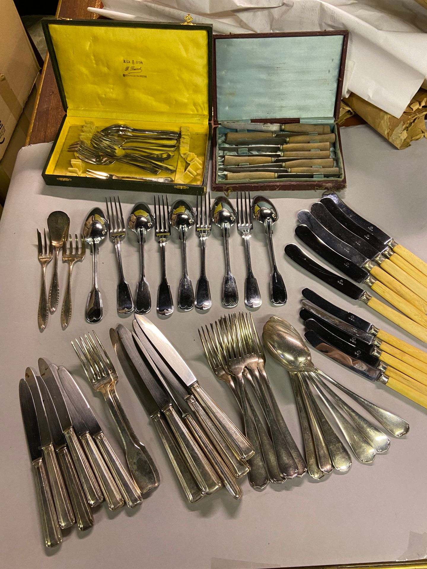 LOT DE COUVERTS Large lot of silver plated cutlery, including Christofle cutlery&hellip;