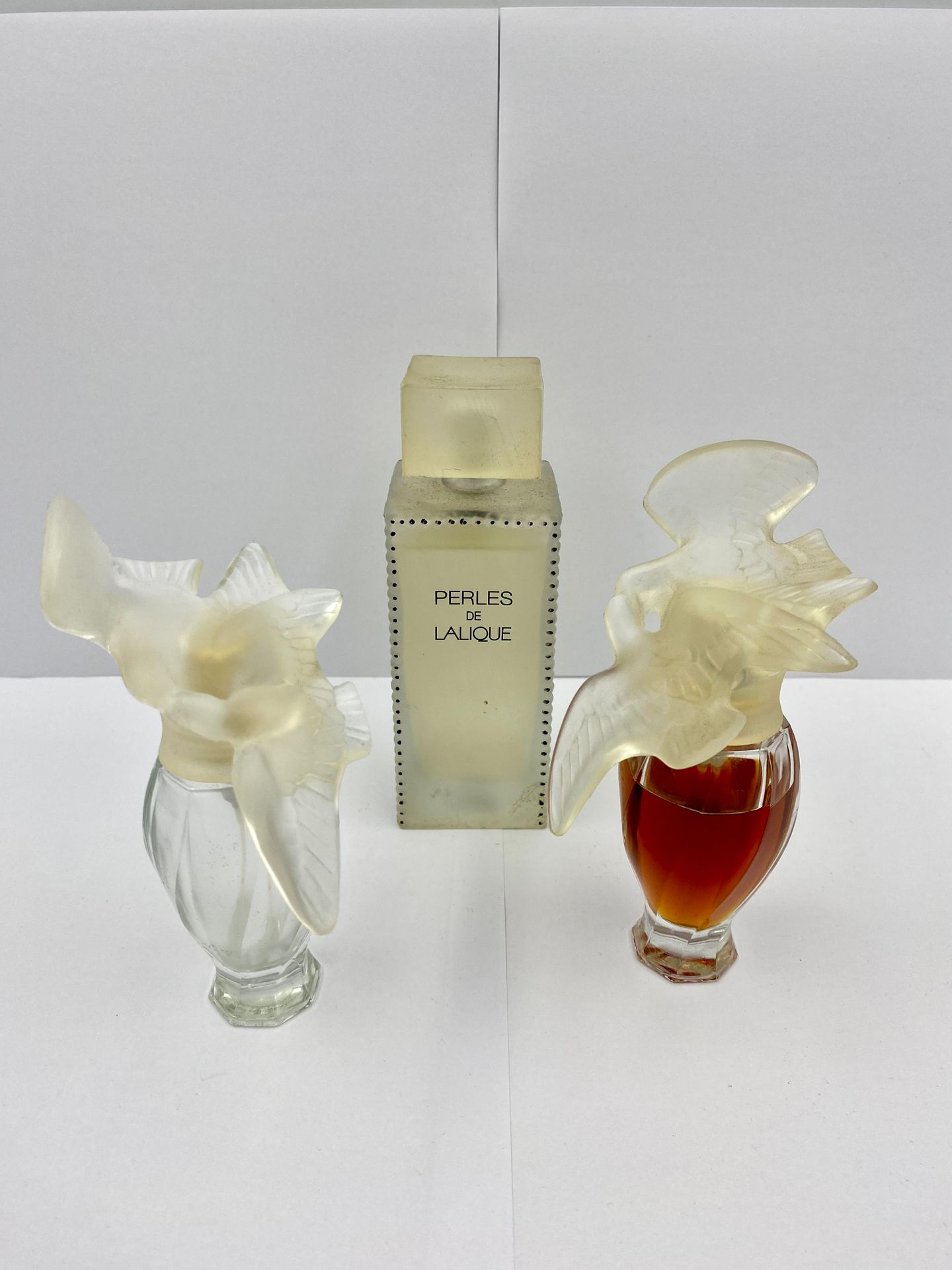 PARFUMS LALIQUE RICCI 香水套装：NINA RICCI，Air du temps两瓶；高13厘米

拉力克的PERLES，玻璃瓶高13厘米