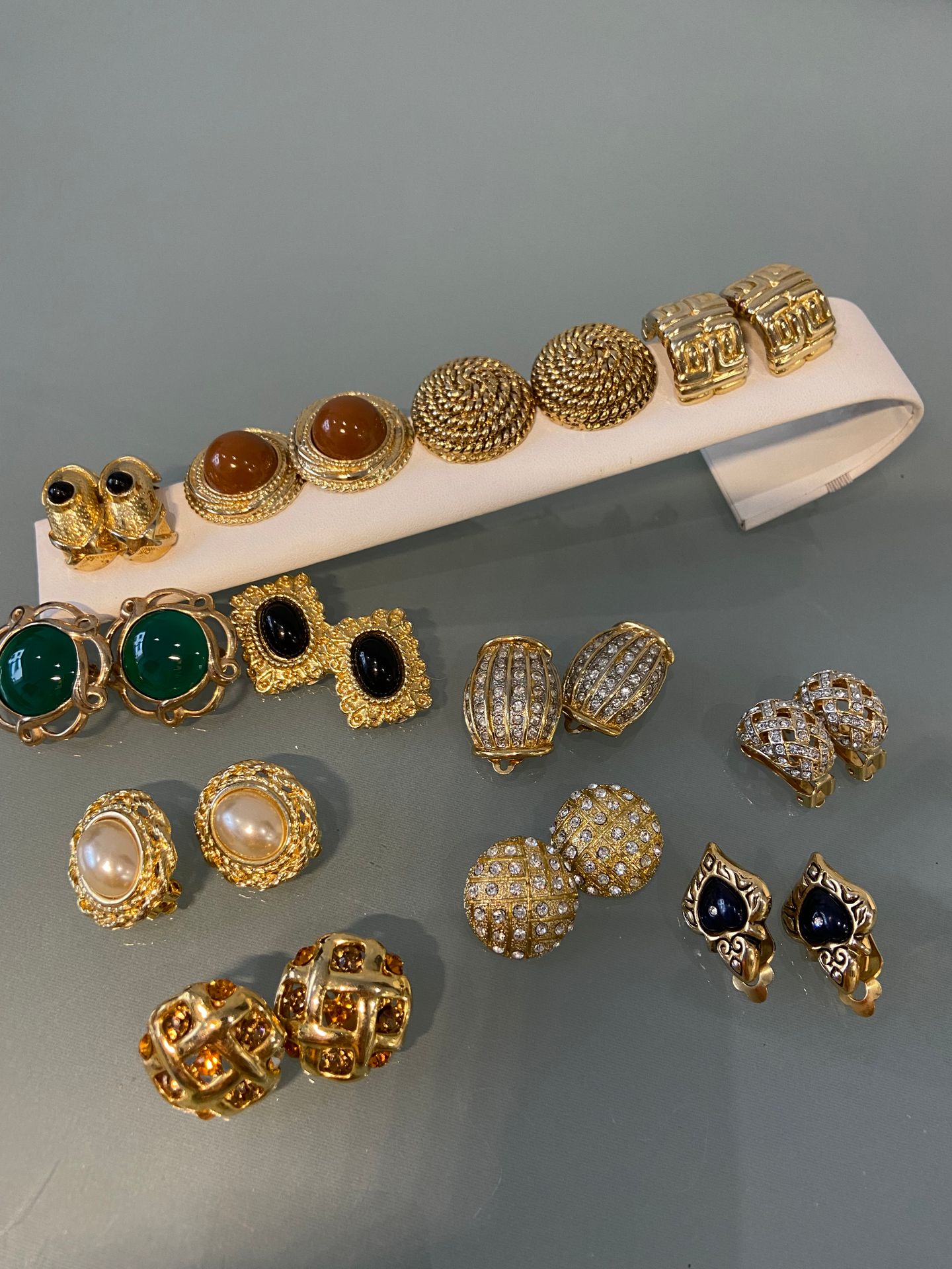 BIJOUX FANTAISIE Lot of costume jewelry in gold metal including twelve pair of e&hellip;