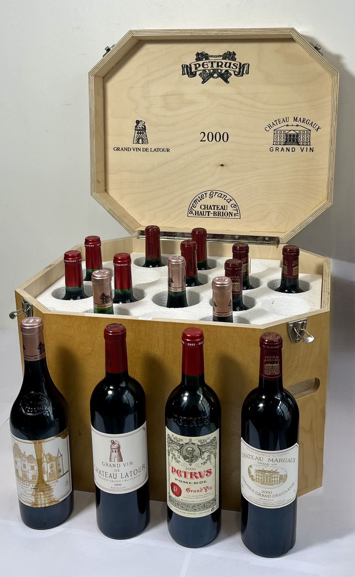 1 CAISSE CARRÉ D'AS composée de 16 Bouteilles : CARRÉ D'AS（卡瑞达斯）1 箱，内含 16 瓶葡萄酒： &hellip;