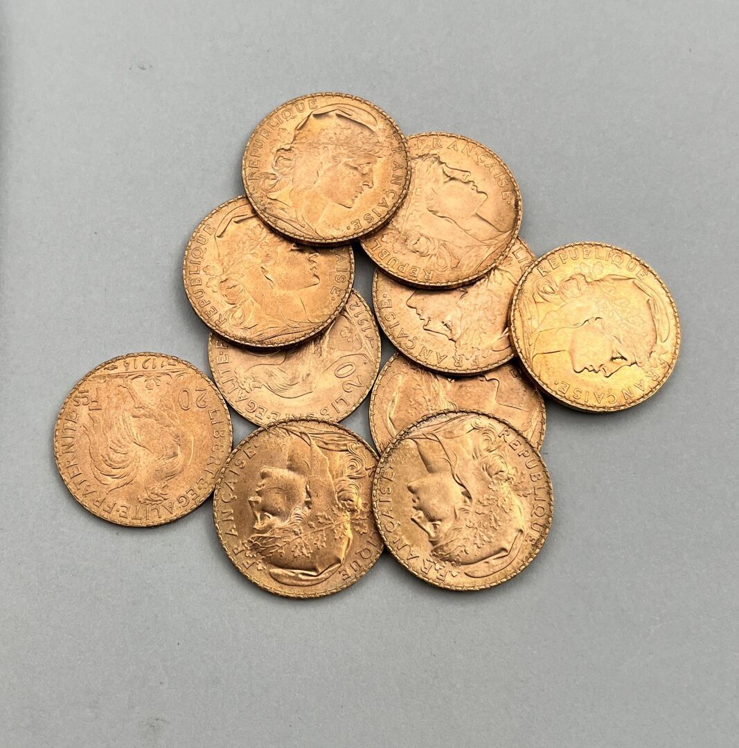 Null 10 20F Goldmünzen mit dem Hahn. 

Gewicht: 64,6 g.
