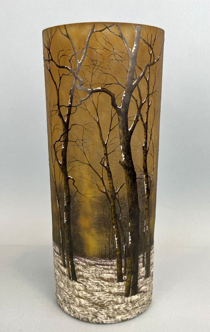 Null DAUM Nancy

Grand vase à décor hivernal en verre multicouche dégagé à l'aci&hellip;