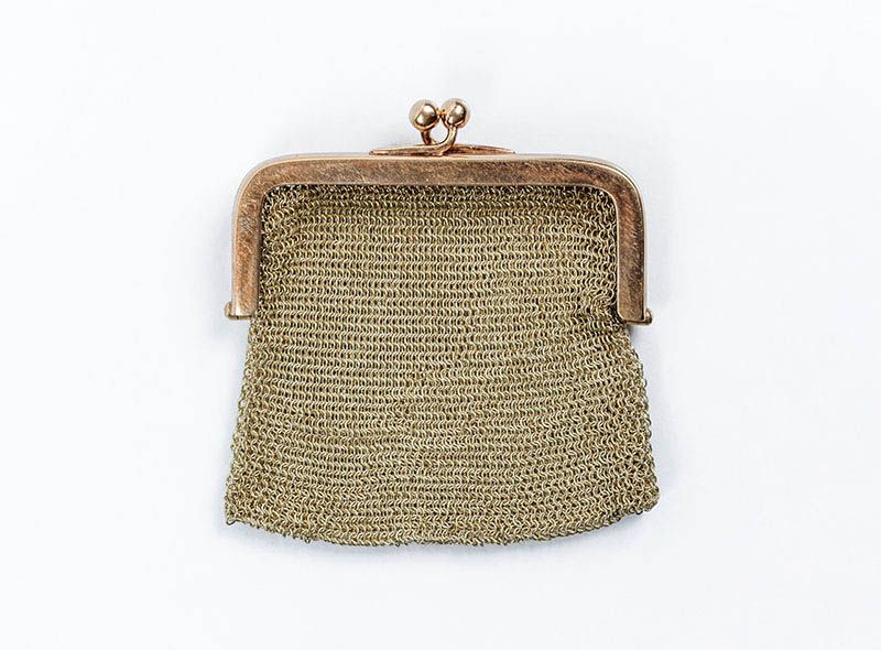 Null Antique mesh purse made in 18 K yellow gold. Excellent condition. 87 x 55 m&hellip;