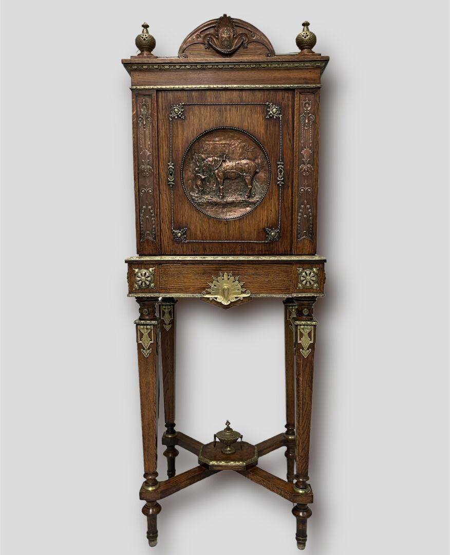 Null 查尔斯-纪尧姆-迪厄尔(1811-1885)，归功于埃马纽埃尔-弗雷米特(1824-1910)。 



橡木橱柜形成一个雪茄窖，打开门后可以看到三十&hellip;