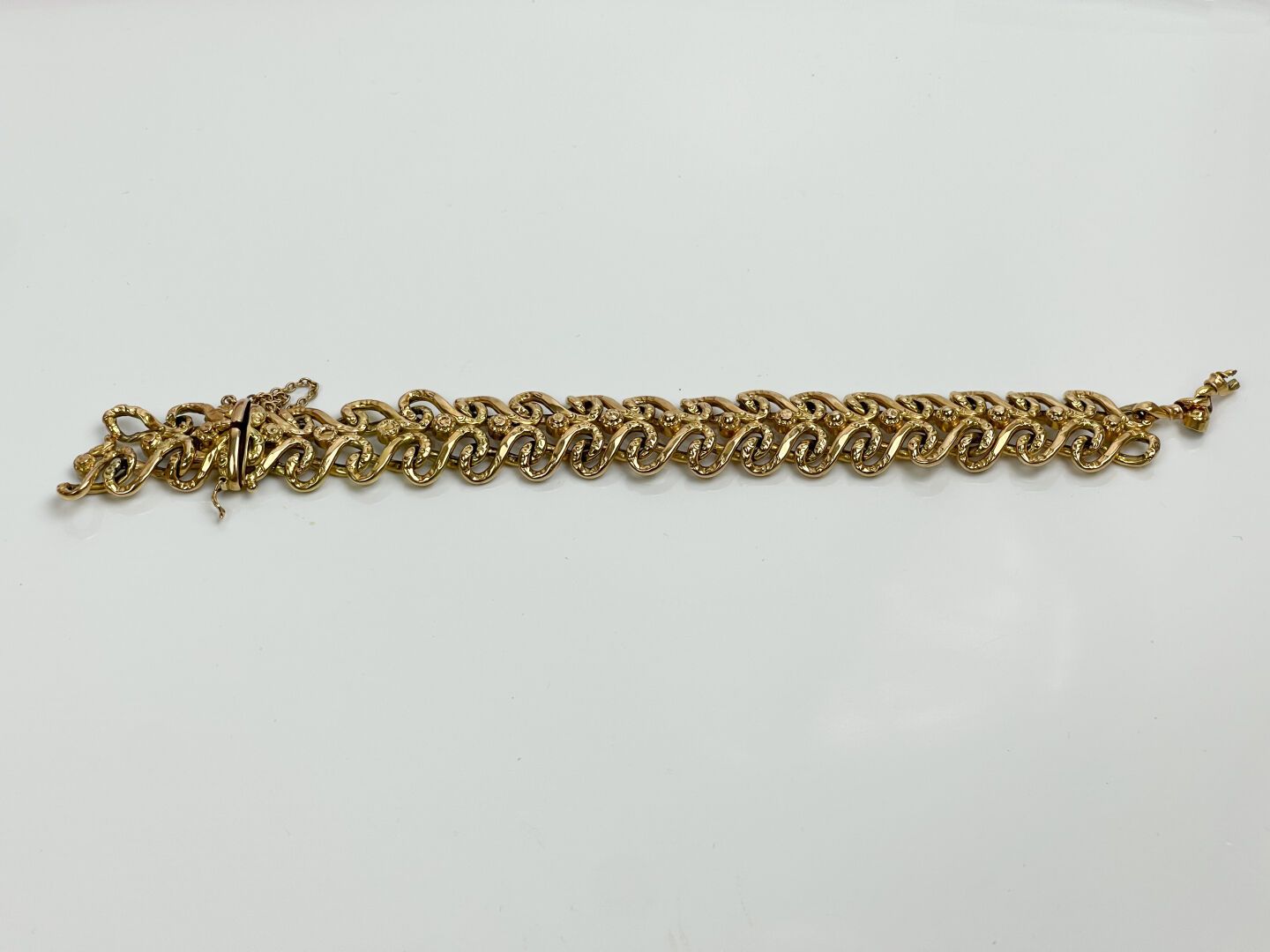 Null Bris de bracelet souple en or jaune 750 mil. 
Poids : 27,80 g