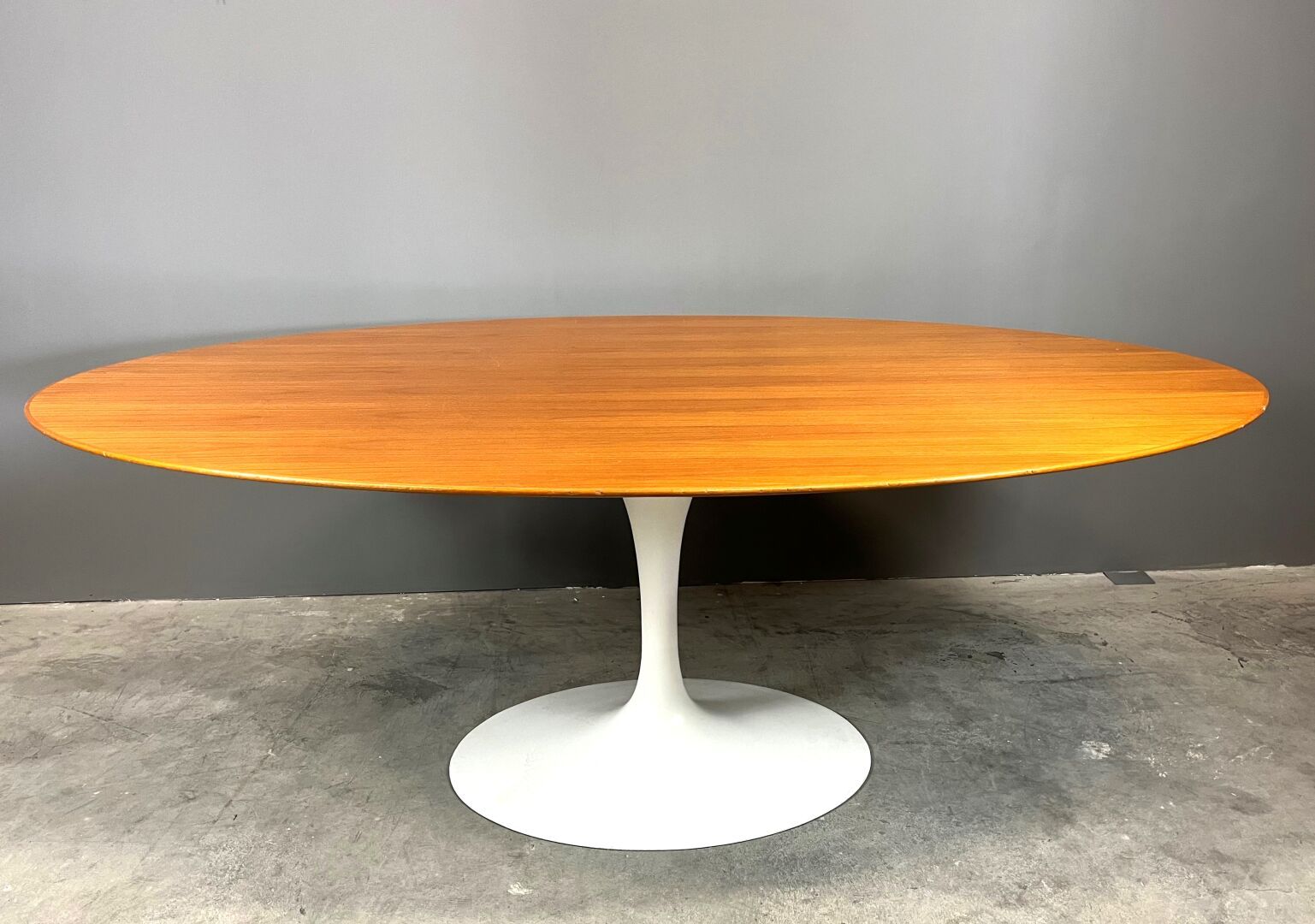 Eero SAARINEN (1910-1961) - Edition KNOLL International 
Grande Table ovale à pi&hellip;