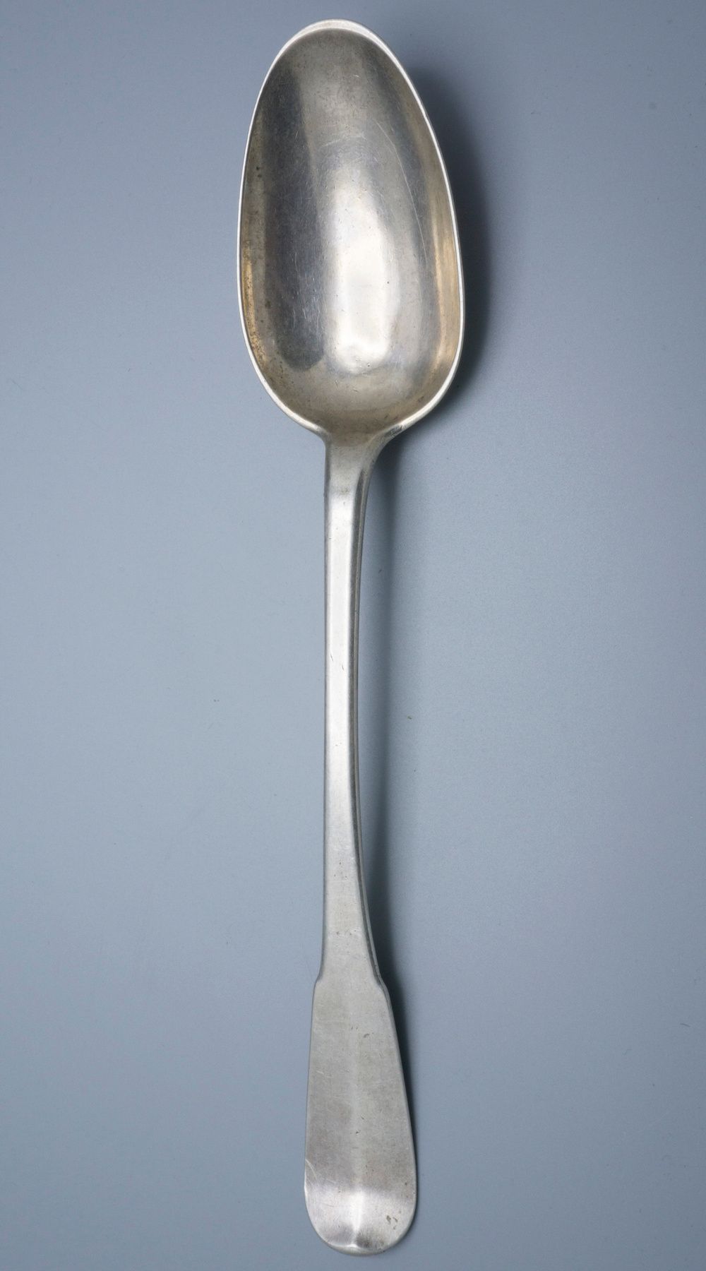 Ragout Löffel / Cuillère à ragout en argent massif / A large silver serving spoo&hellip;