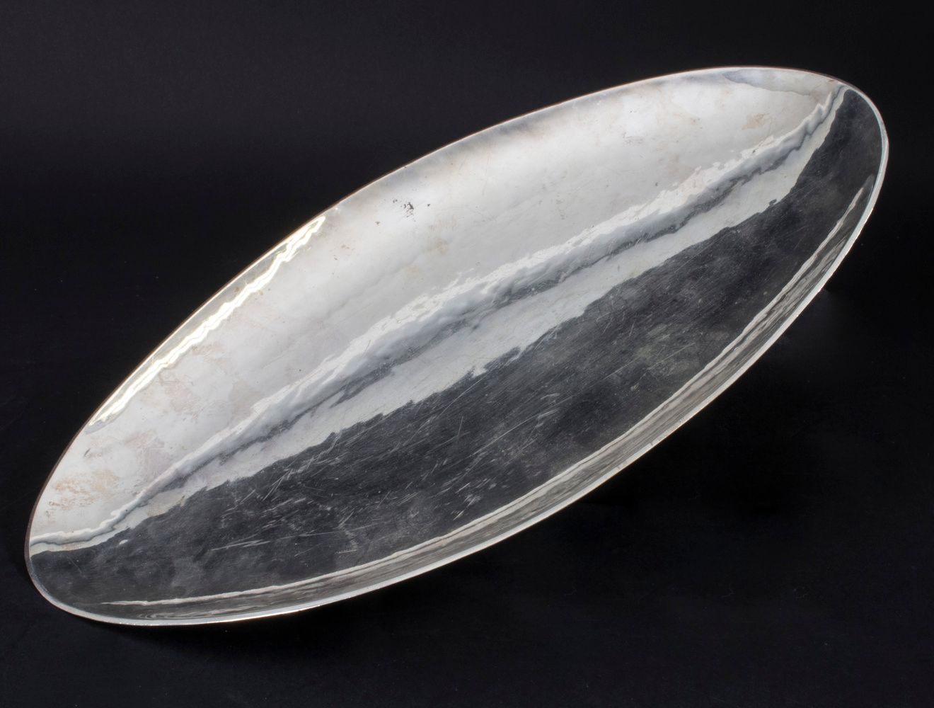 Art Déco Studio Schale / Coupe en métal argenté / A designer Art Deco bowl, Jean&hellip;