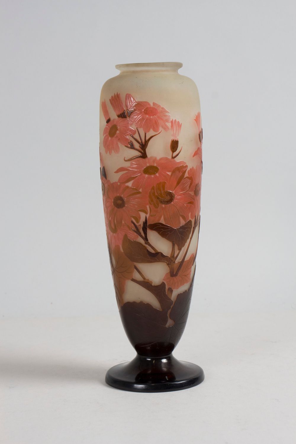 Jugendstil Vase / An Art Nouveau cameo glass vase, Emile Gallé, École de Nancy, &hellip;