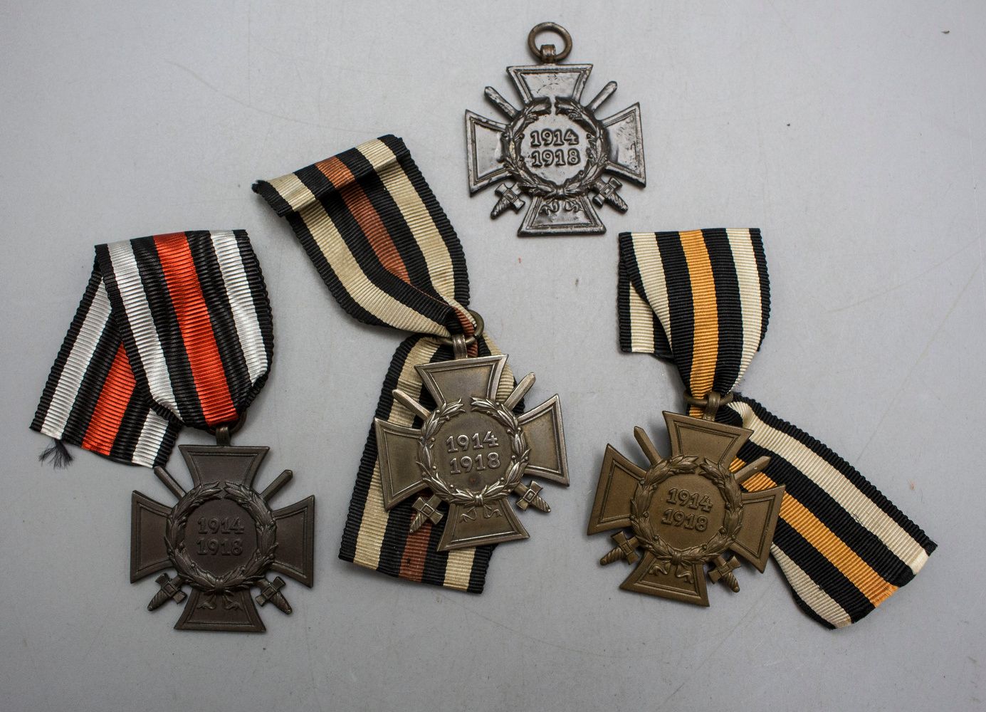Vier Orden 'Ehrenkreuz des Weltkrieges' / Four orders 'Cross of Honor of the Wor&hellip;