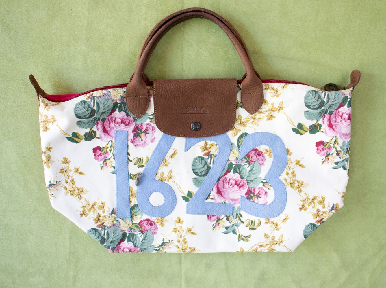 Handtasche Typ 'Le Pliages, M' / A women's handbag, Longchamp, Paris 材料：亚麻布和细灯芯绒&hellip;
