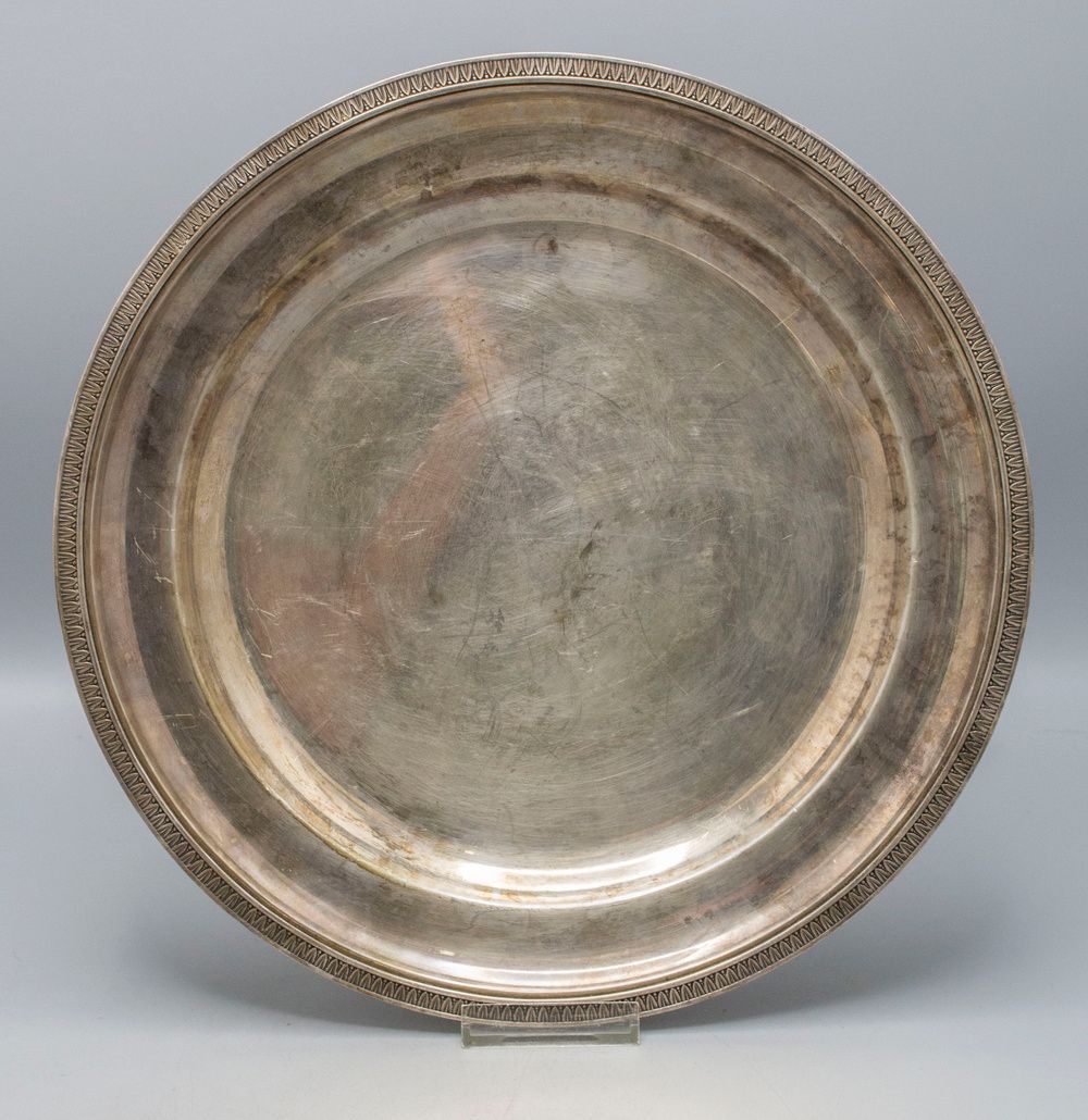 Große Platte / A large silver tray, Frankreich, 19. Jh. Matériau : argent 950/00&hellip;