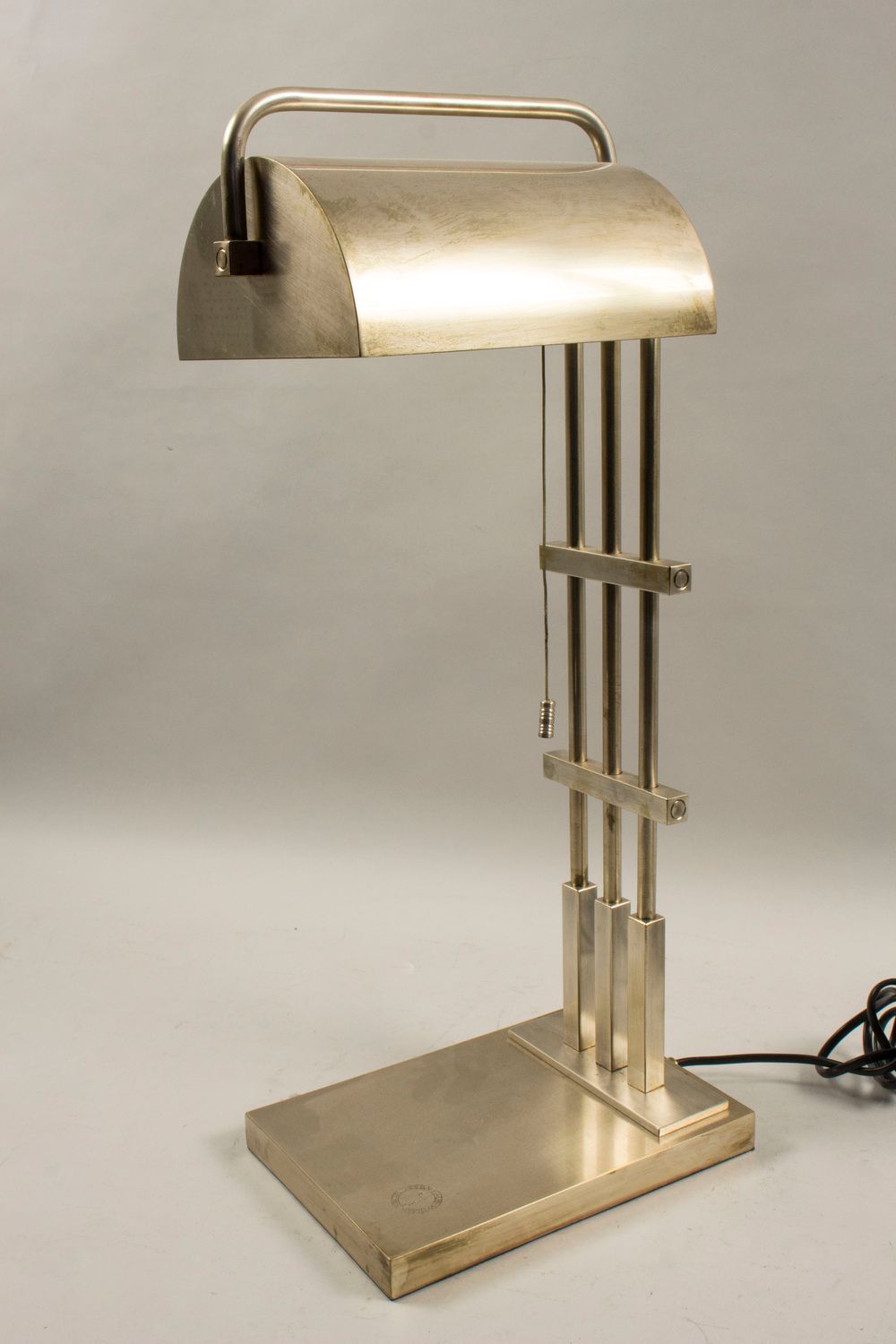 Bauhaus-Design Tischlampe / A Bauhaus design desk lamp, Entwurf um 1925 Matériau&hellip;