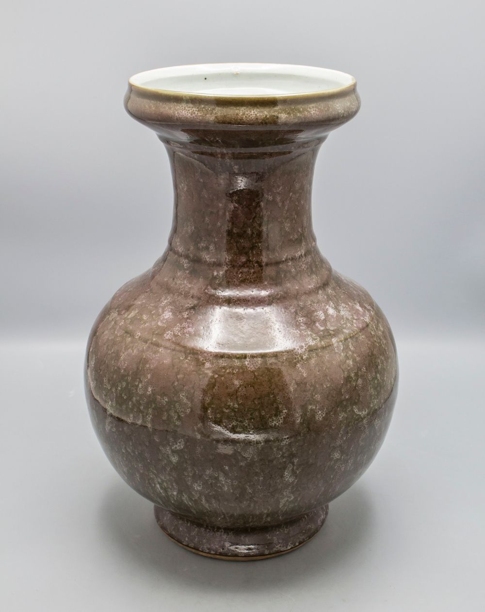 Seltene Vase / A rare porcelain vase, China, Qing Dynastie (1644-1911), gemarkt &hellip;