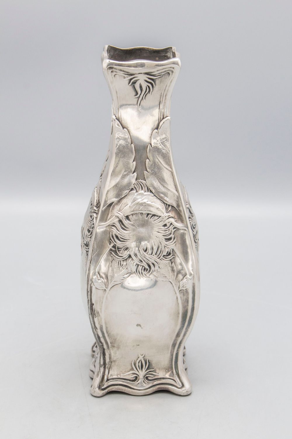 Jugendstil Vase mit Baum-Hasel / An Art Nouveau vase with hazelnut, Gallia, Chri&hellip;