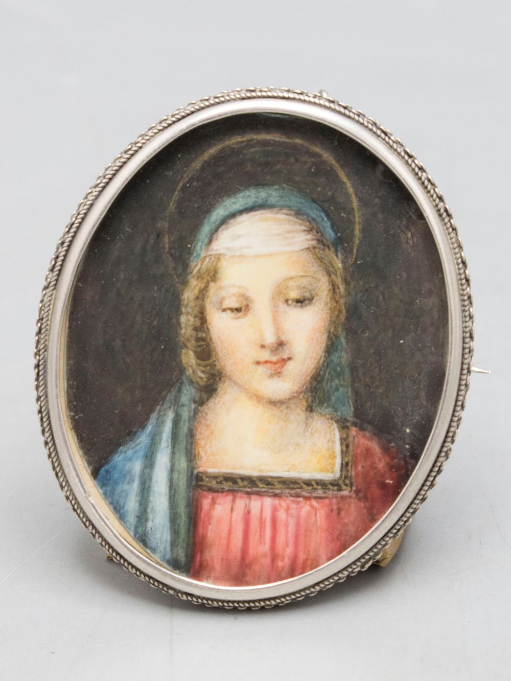 Silberbrosche/Anhänger mit dem Porträt der hl. Maria / A silver brooch/pendant w&hellip;