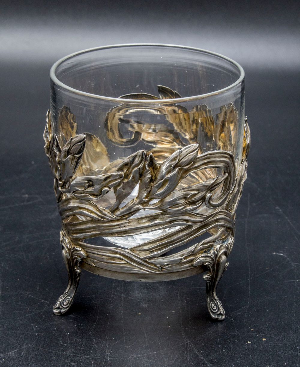 Jugendstil Silberstand mit Glaseinsatz / An Art Nouveau vase with silver mount, &hellip;