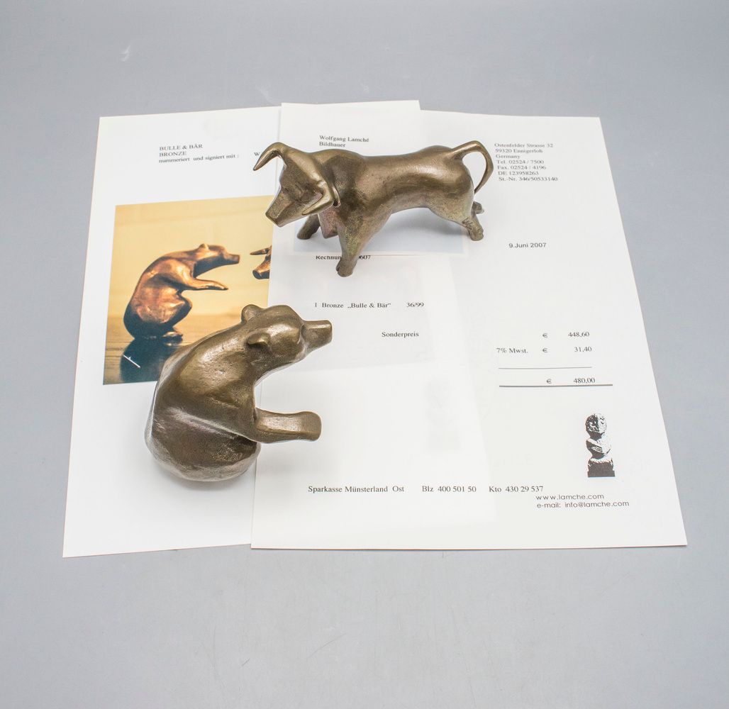 Wolfgang LAMCHÉ (*1947 in Hamm/ Westfalen), 'Bulle und Bär' / A bronze 'Bull and&hellip;