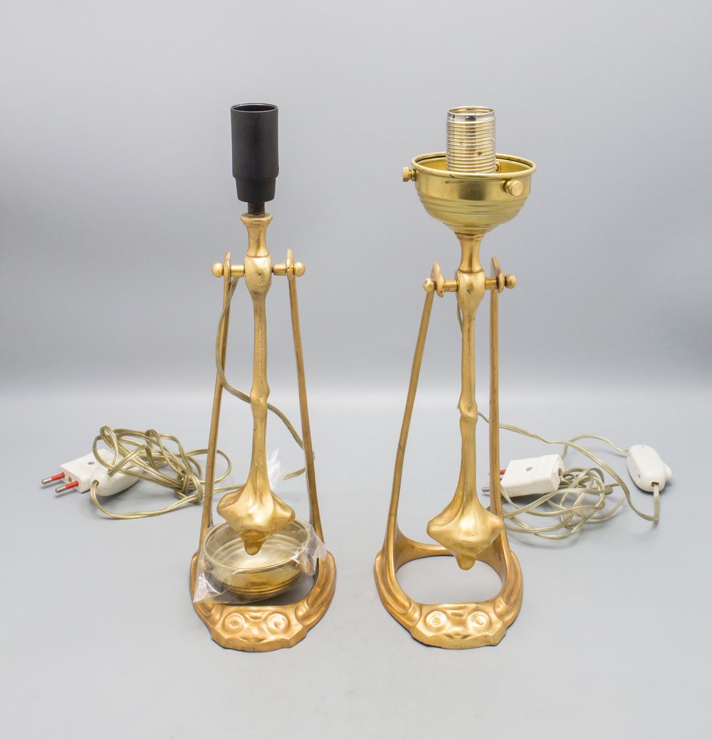 Paar Jugendstil Lampenfüße / A pair of Art Nouveau lamp bases Matériau : bronze &hellip;