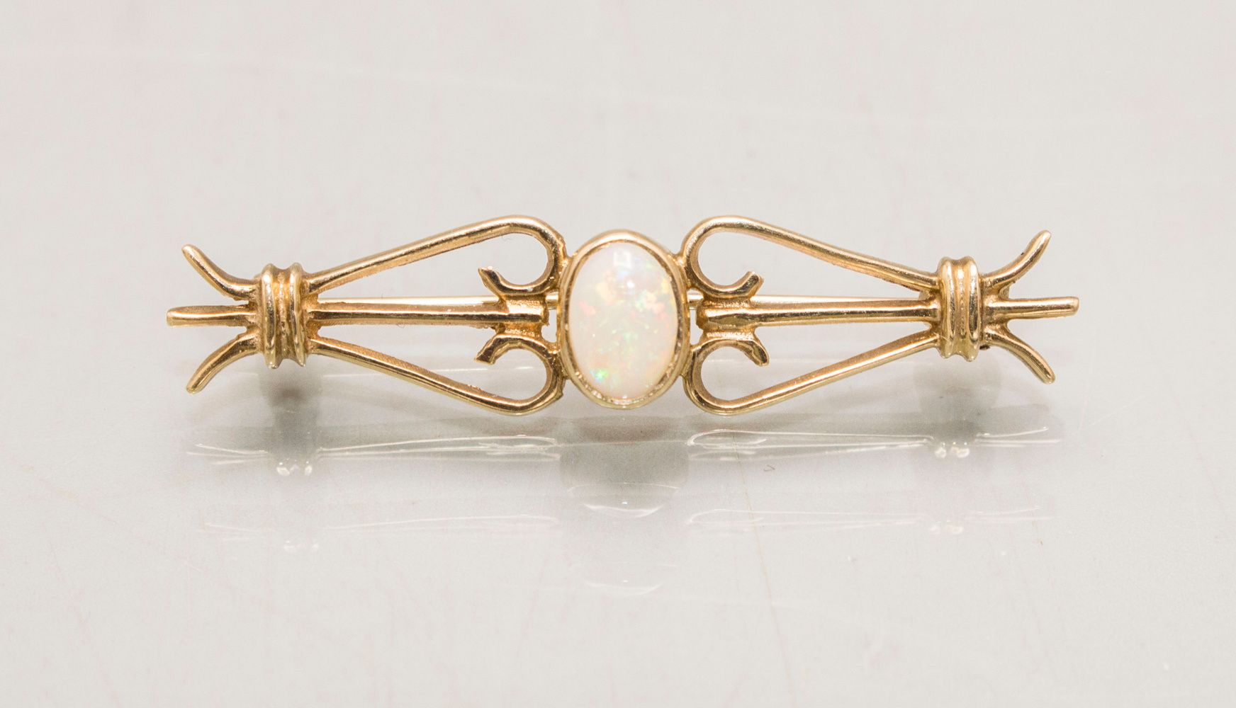 Jugendstil Goldbrosche mit Opal / A 9 ct Art Nouveau gold brooch with opal, Engl&hellip;
