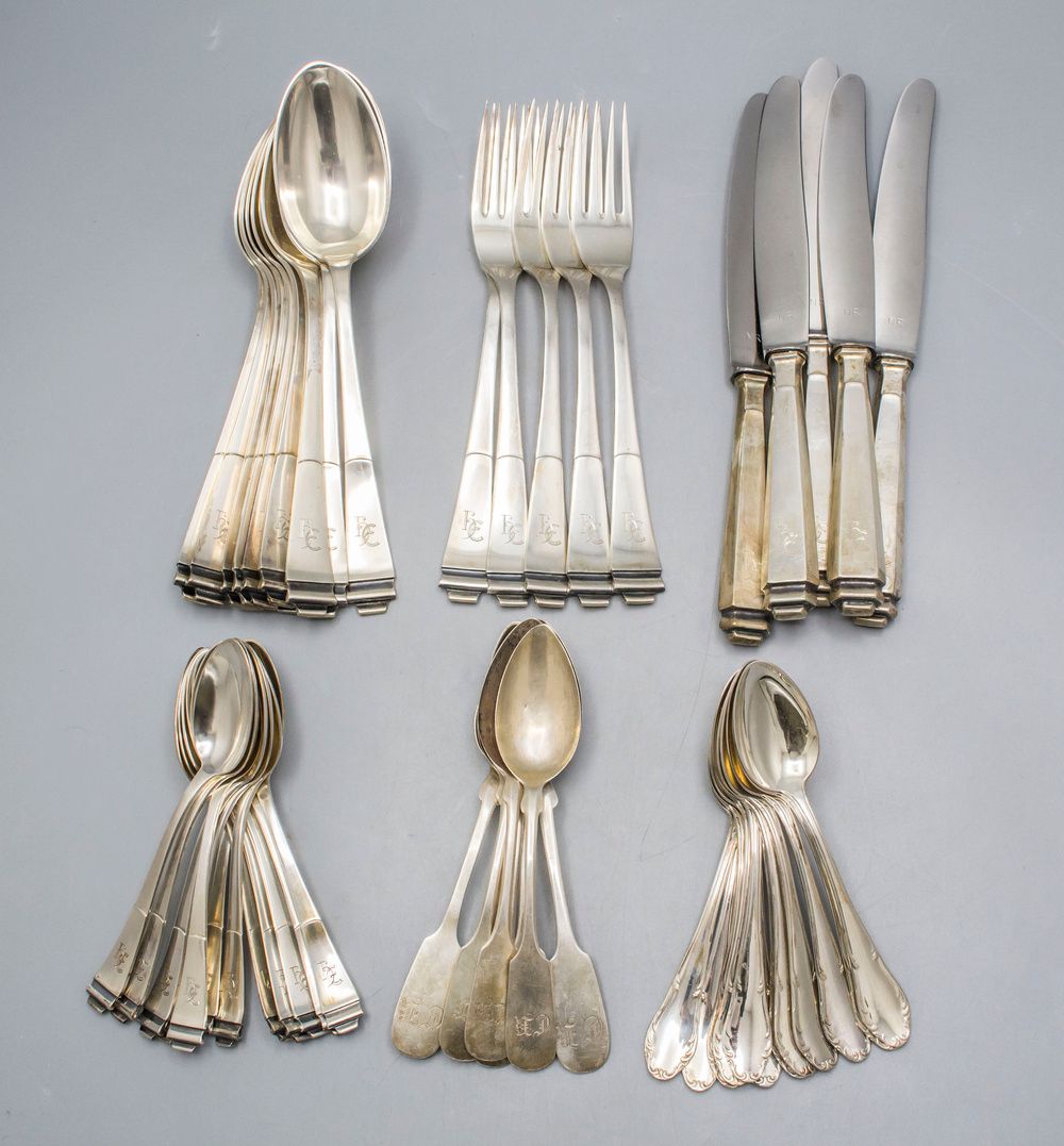 Konvolut Silberbesteck / A set of silver cutlery Composition : 5 couteaux, 5 fou&hellip;