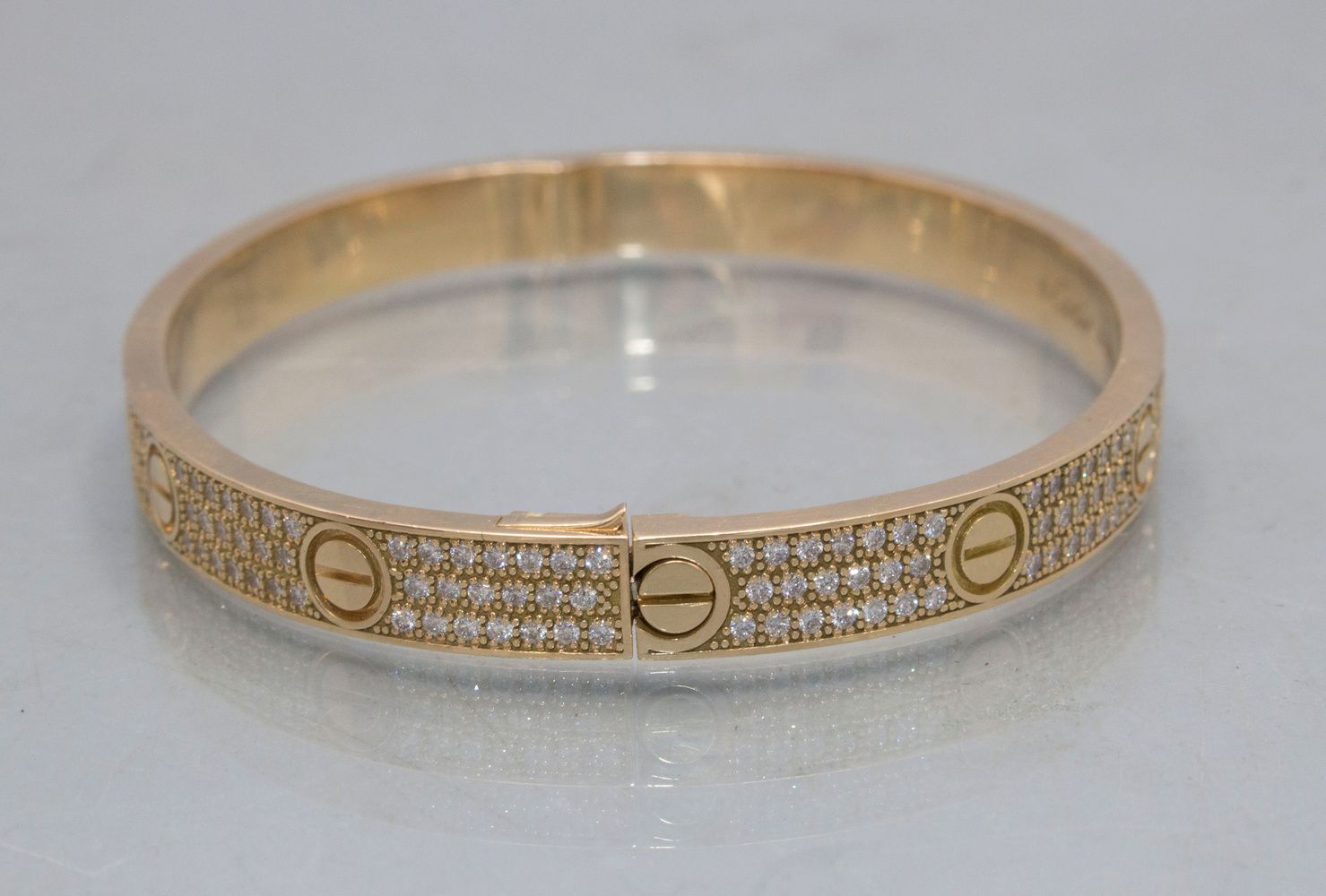 Cartier, Armband mit Diamanten 'Love Braclet' / An 18 ct. Gold bracelet with dia&hellip;