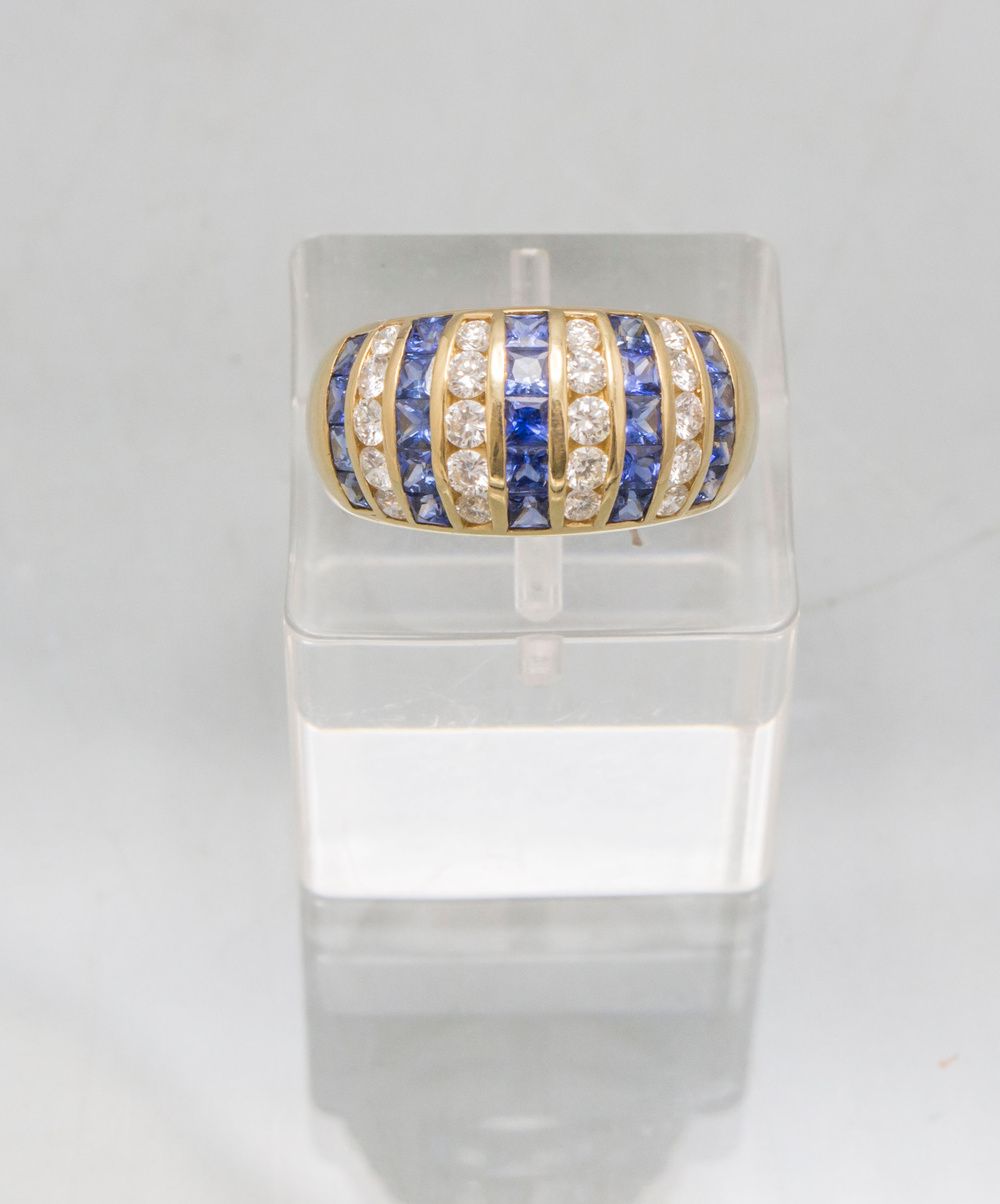 Damenring mit Diamanten und Saphiren / A ladies 18 ct gold ring with diamonds an&hellip;
