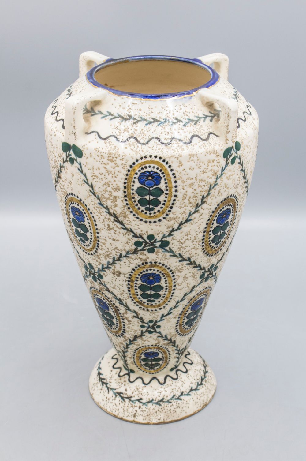 Jugendstil Vase / An Art Nouveau vase, Ernst Wahliss, Wien/Turn-Teplitz, um 1910&hellip;