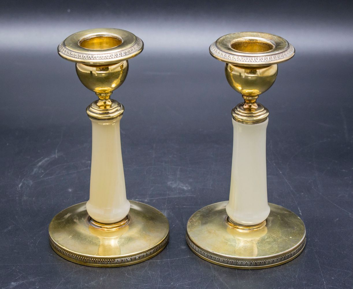 Paar kleine Leuchter / A pair of small silver candlesticks, Wolfers Frères, Brüs&hellip;