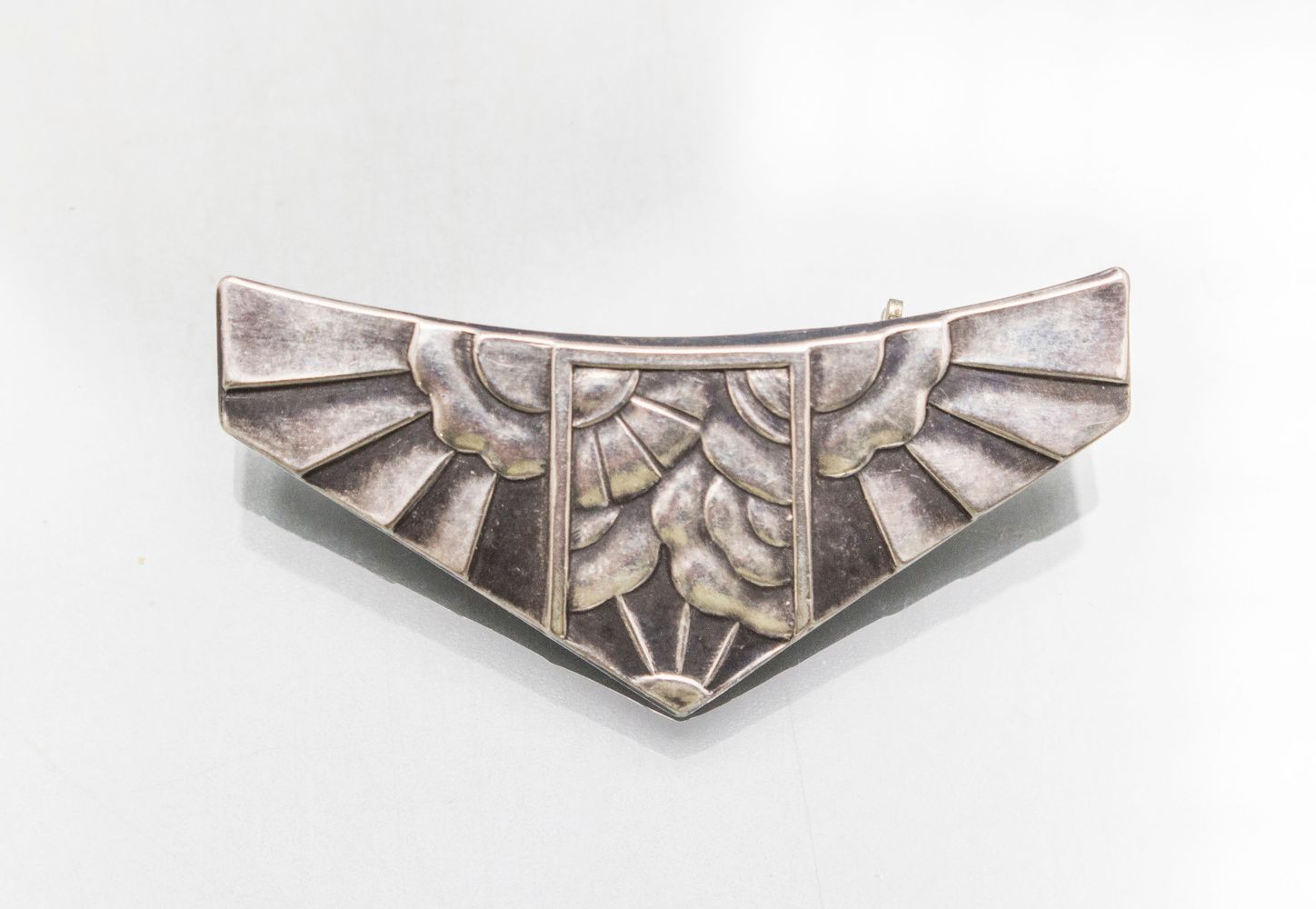 Art Déco Brosche / An Art Deco brooch, um 1920/25 Materiale: probabilmente argen&hellip;