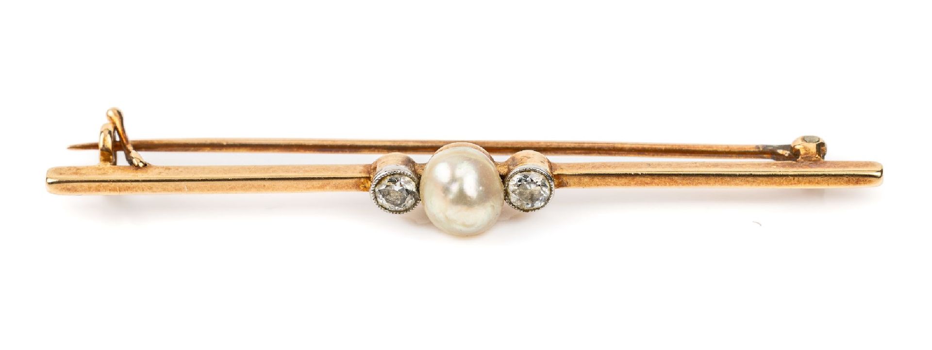 Null 14 kt gold diamond-pearl-brooch , approx. 1900, YG 585/000, centered orient&hellip;