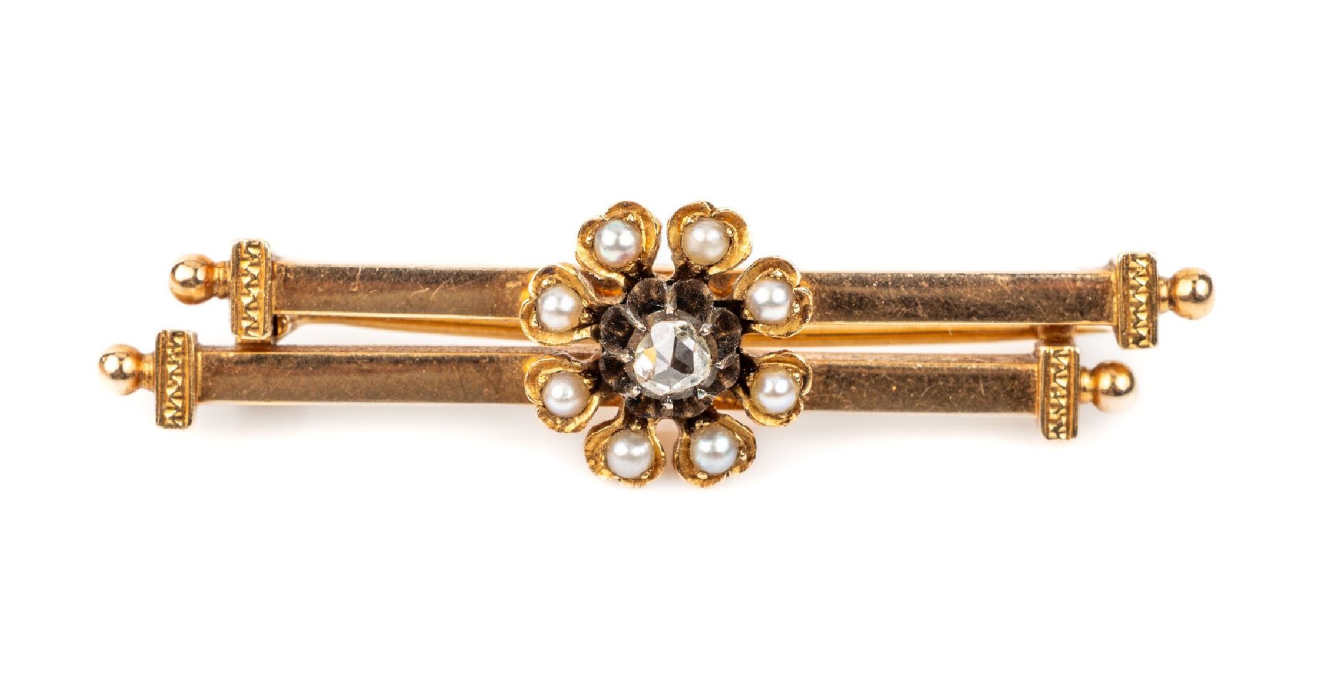 Null 14K金钻石珠胸针，约1880年，GG 585/000印记，2根拉长条形饰带，饰带小钻石玫瑰和小河珠，长约4.5厘米，重约4.2克