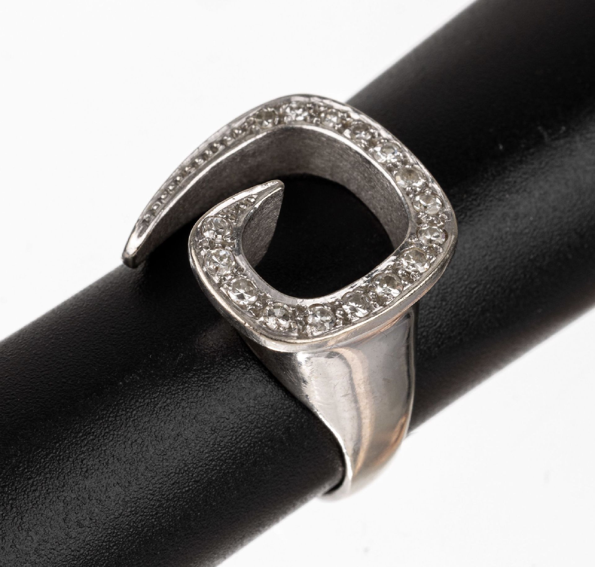 Null Bague en diamant en or 14 cts, WG 585/000, tête d'anneau inhabituelle, asym&hellip;