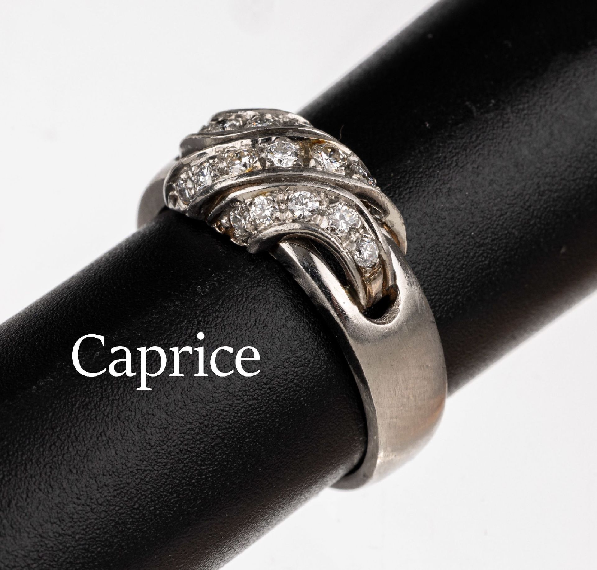 Null CAPRICE 铂金钻石戒指，16 颗明亮式切割钻石，直径约 0.35 克拉白/铂金，重约 8.8 克，RW 55 估价：2100 欧元