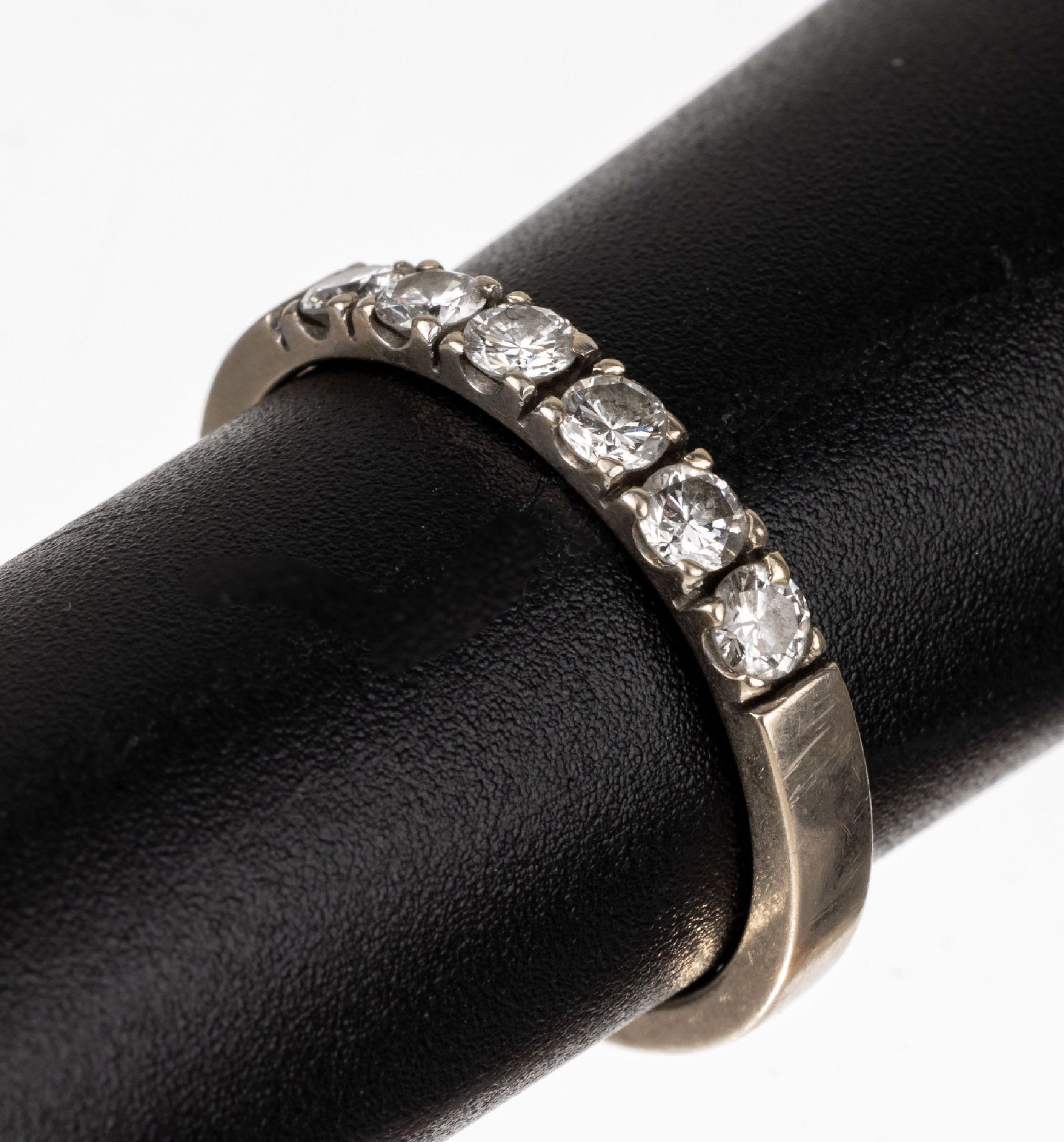 Null 14 ct 金钻石戒指，WG 585/000，6 颗明亮式切割钻石，总重约 0.48 ct（白/黄），重约 2.9 g，RW 53
