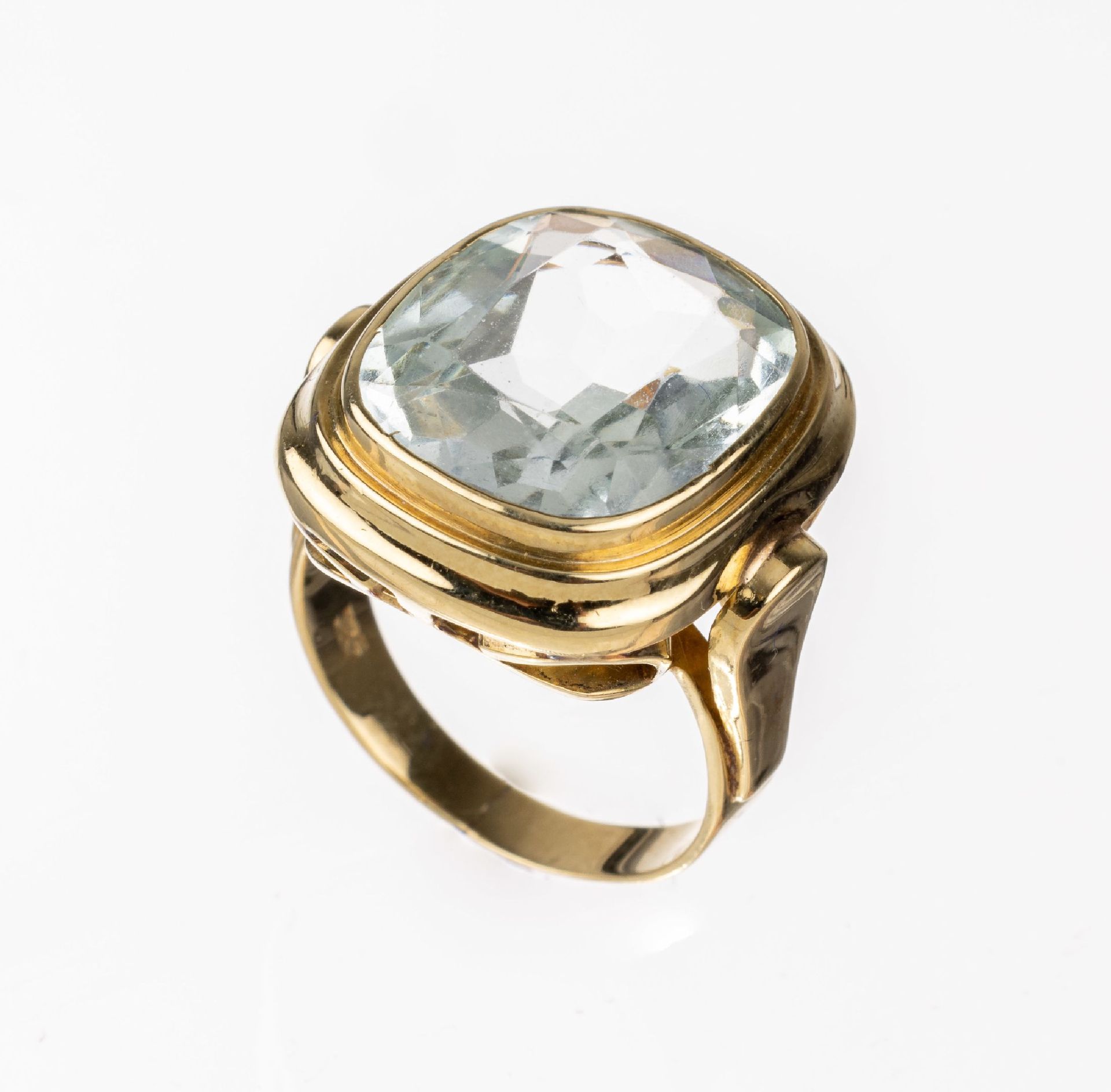 Null 14 kt gold aquamarine-ring , YG 585/000, bevelled aquamarine approx. 7.00 c&hellip;
