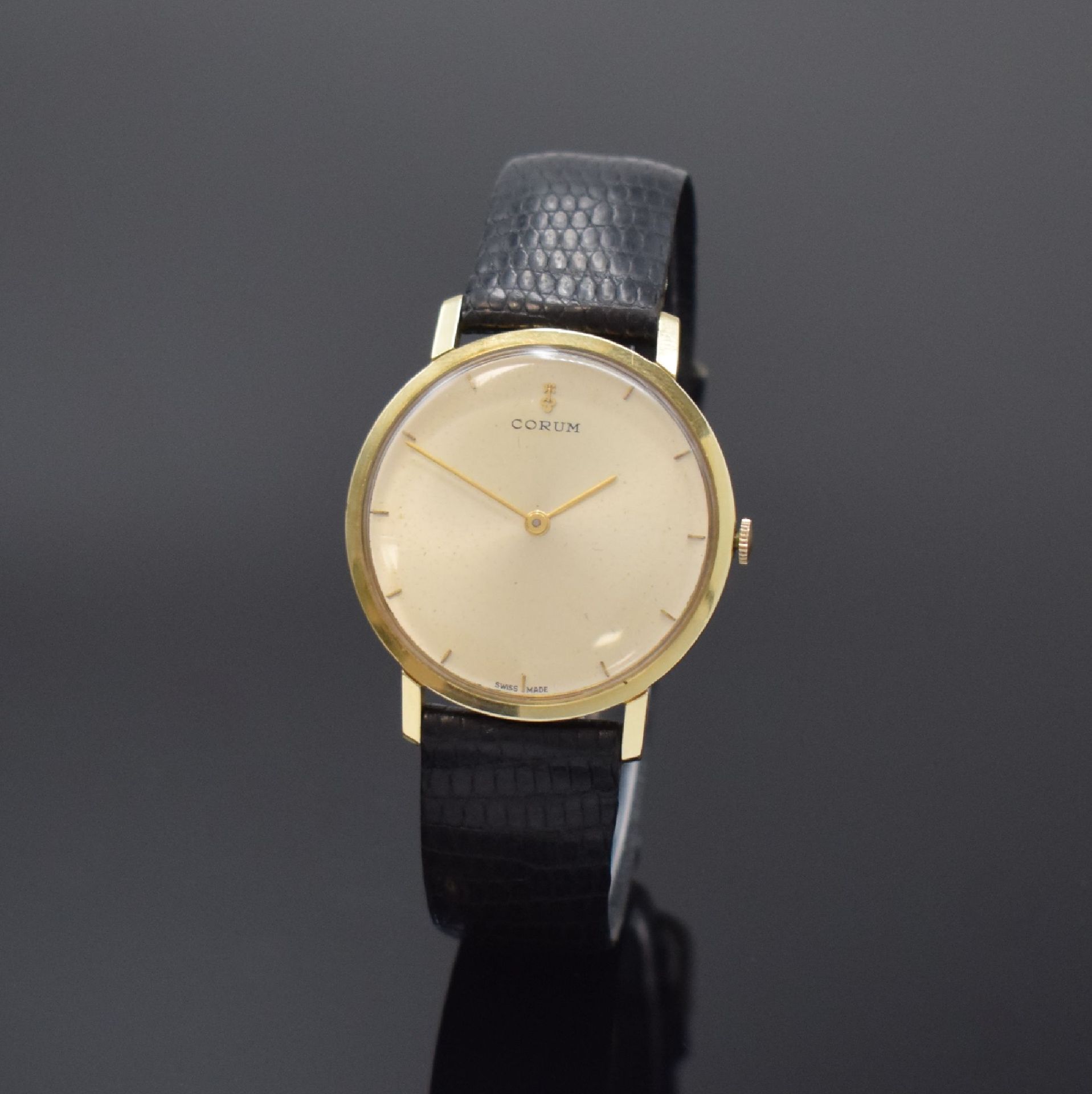 Null CORUM montre-bracelet dorée pour homme, Suisse, vers 1970, remontage manuel&hellip;