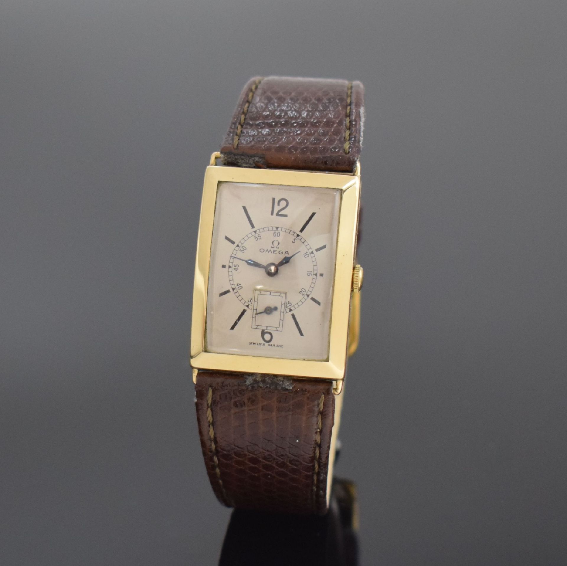Null OMEGA grande montre-bracelet rectangulaire en GG 585/000, Suisse, vers 1930&hellip;