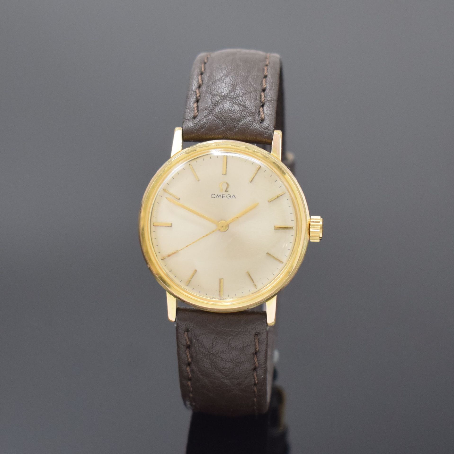 Null Montre-bracelet OMEGA dorée, Suisse, vers 1965, remontage manuel, réf. 131.&hellip;