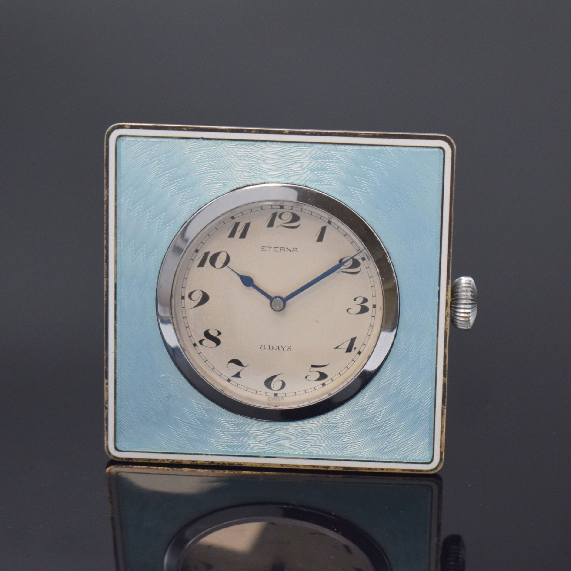 Null ETERNA Pendule de table, Suisse, années 1930, cadre émaillé bleu clair guil&hellip;