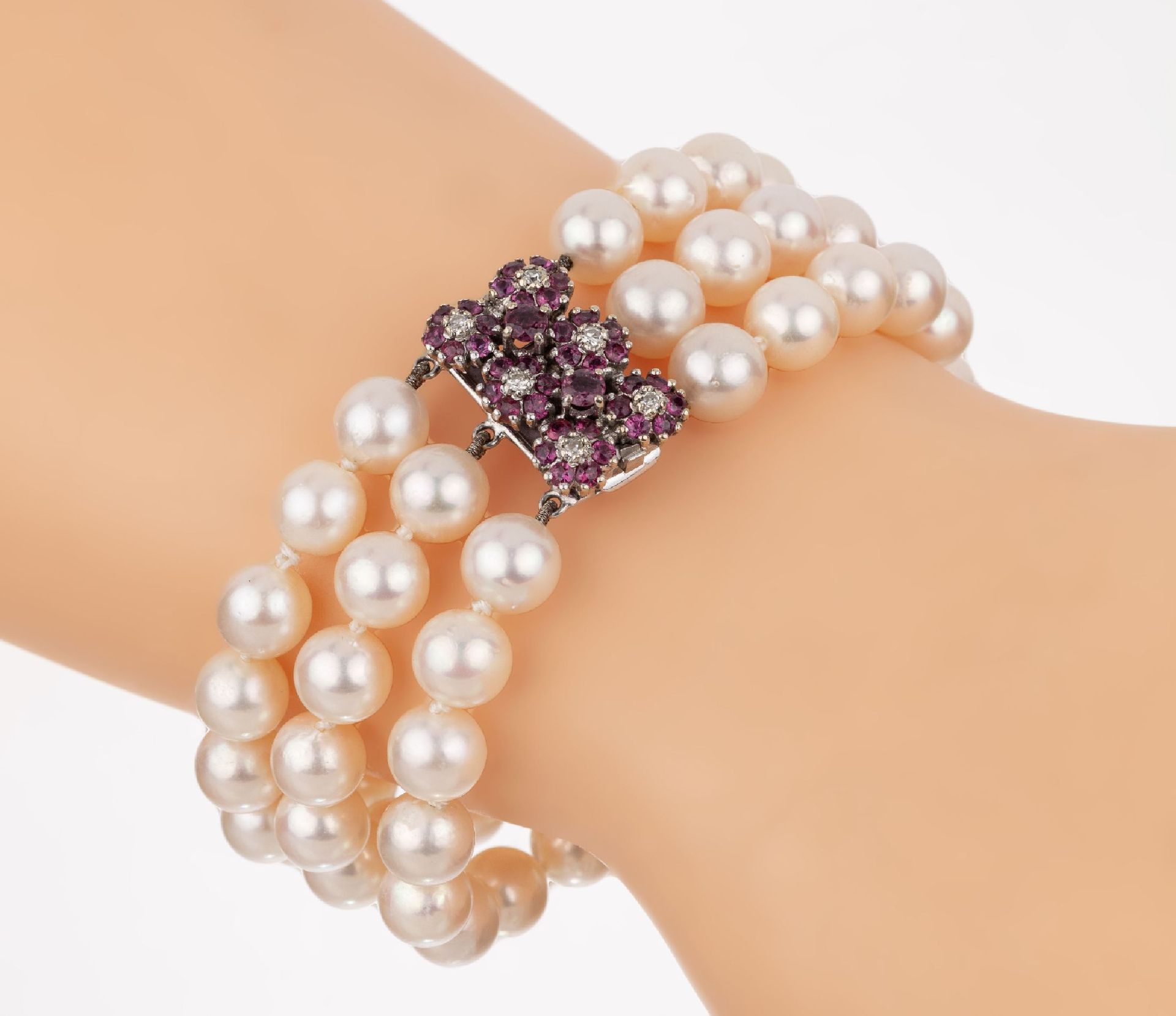 Null Bracelet à 3 rangs de perles de culture avec fermoir en or 14 cts rubis et &hellip;