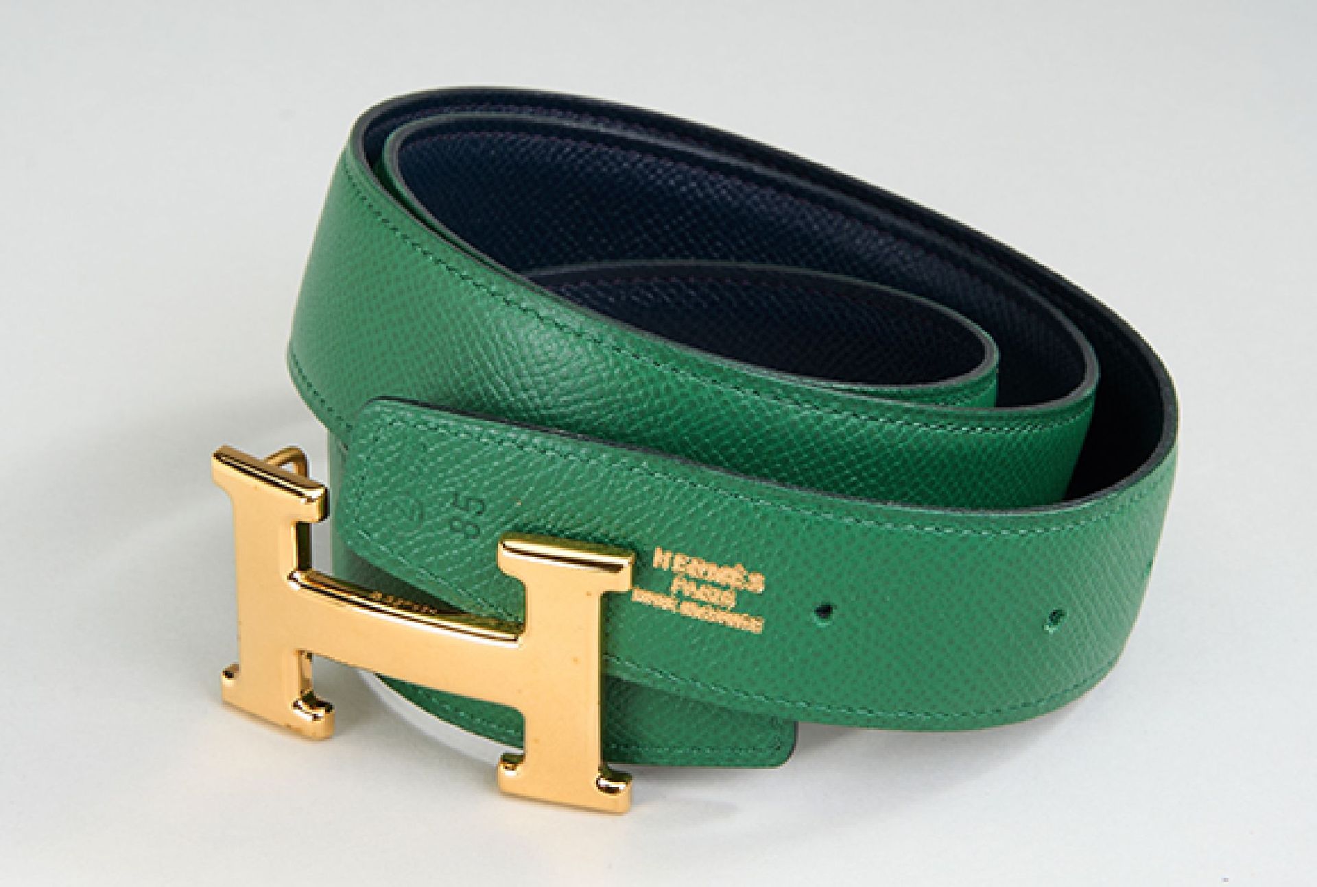 Null HERMES belt , green respectively black leather, size 85, gilded H-buckle, o&hellip;
