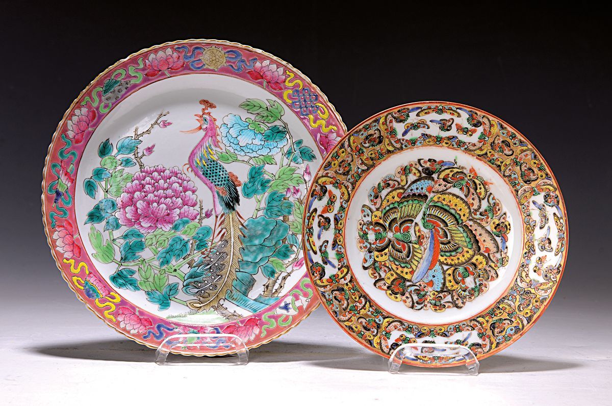 Null Pot à gingembre et deux assiettes, Chine, 19e siècle, porcelaine, a. Pot à &hellip;