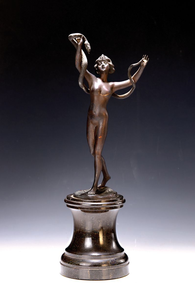 Null Franz Iffland, 1862 - 1935, sculpture en bronze, danseuse de serpent, patin&hellip;