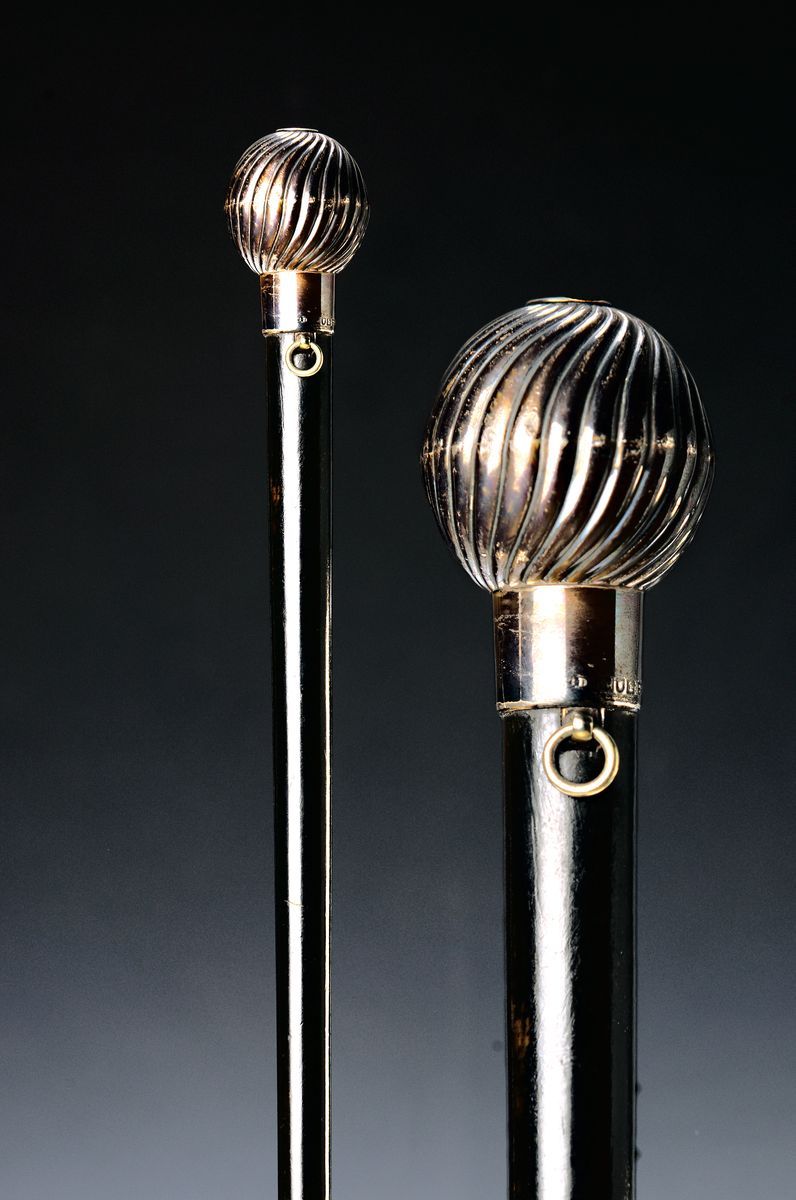 Null Deux cannes à système avec goupille, Angleterre, vers 1900, boutons en arge&hellip;