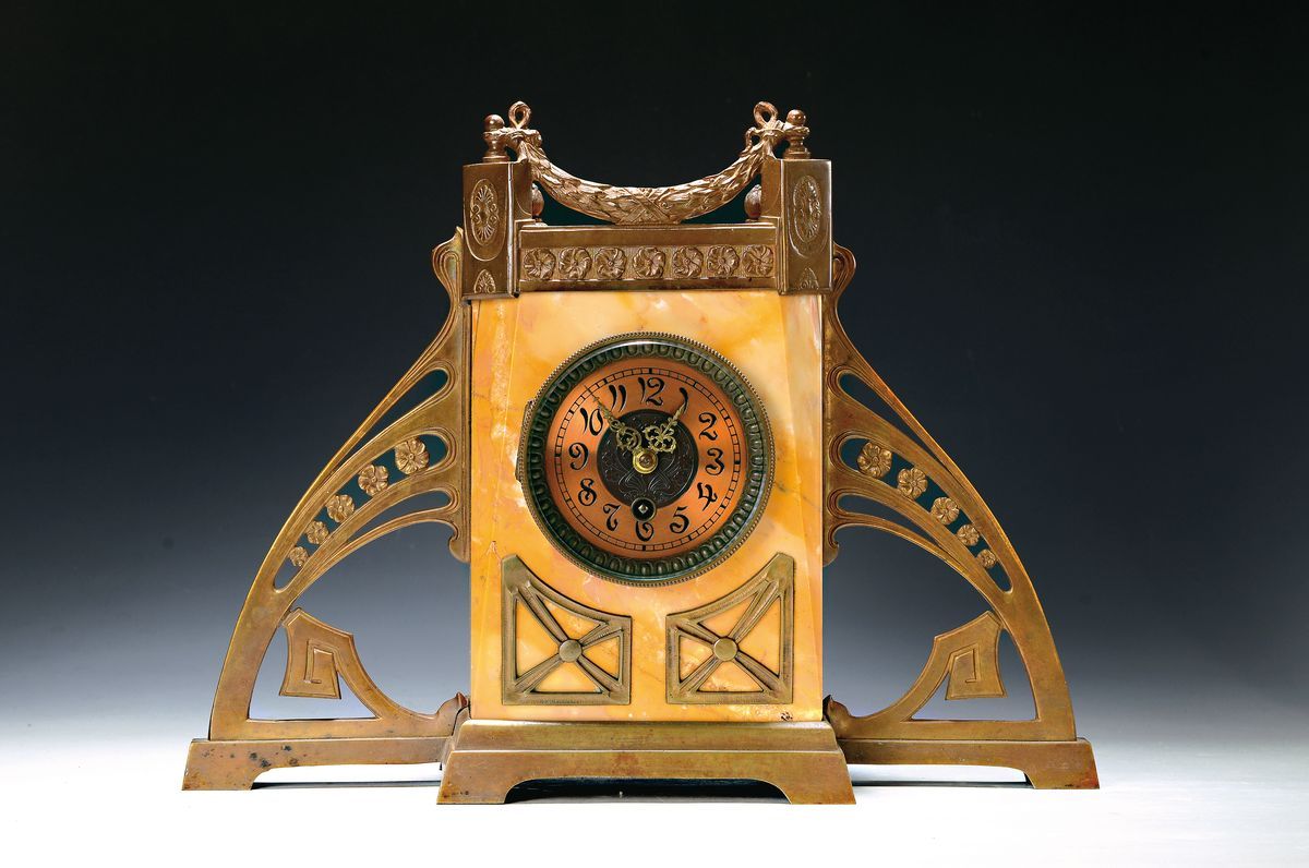 Null Horloge Art Nouveau, France, vers 1920/30, corps en marbre crème, attaches &hellip;