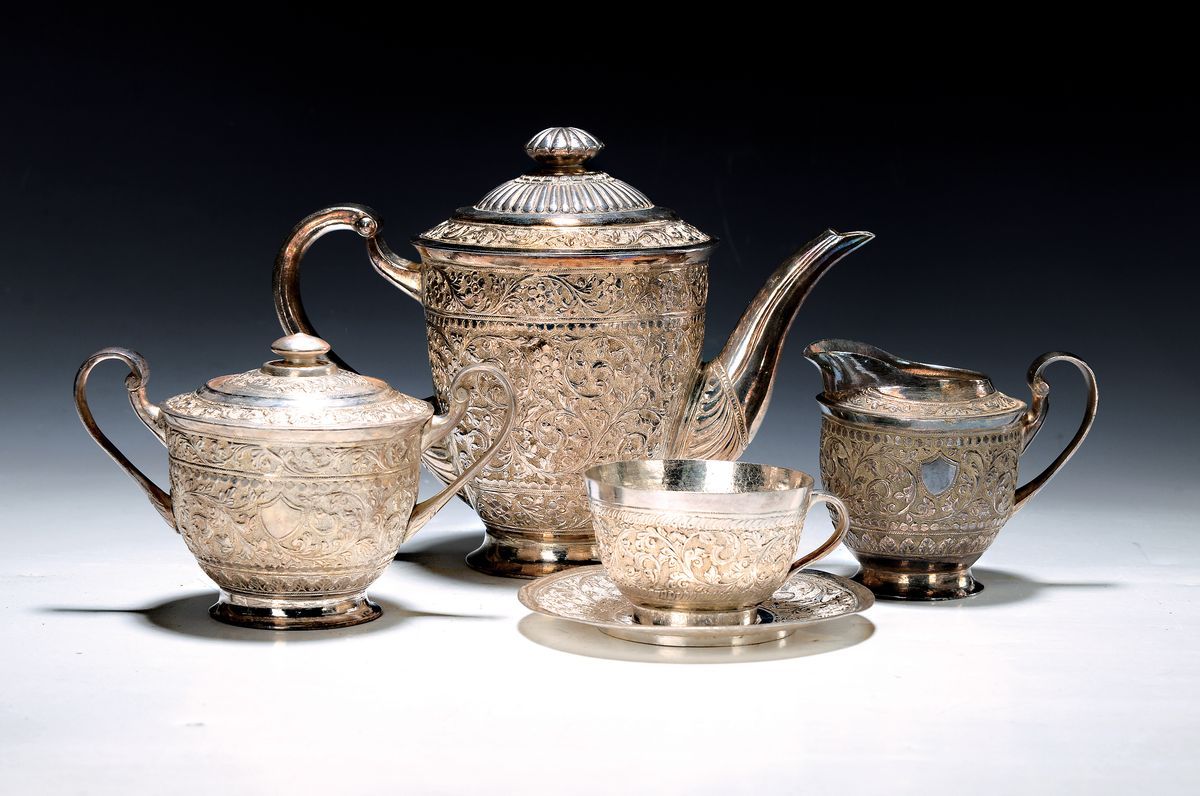 Null Service à thé pour 6 personnes, Pakistan, vers 1930, métal argenté, richeme&hellip;